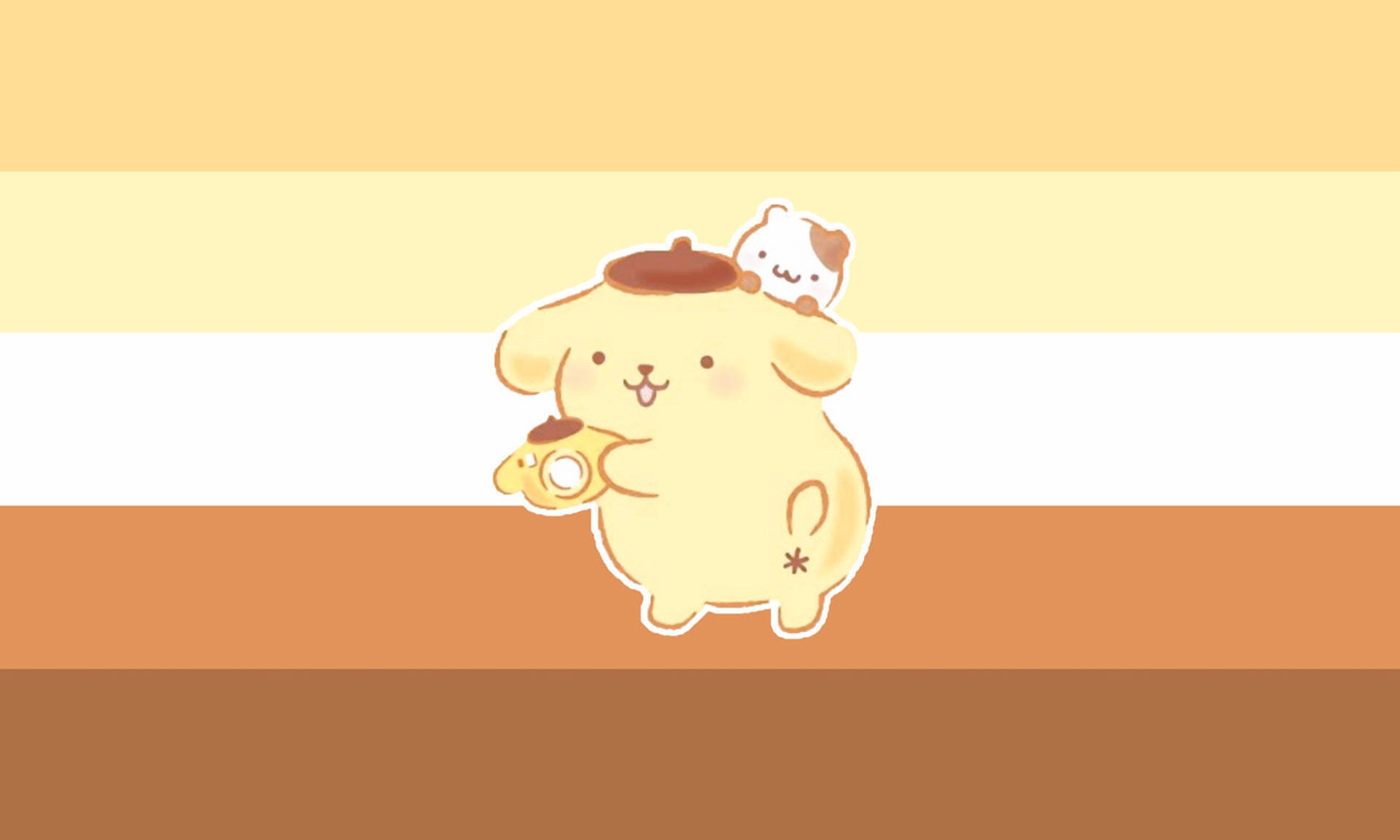 Pompompurin HD 桌布 壁紙 — 一隻戴著貝雷帽的可愛黃色卡通狗拿著一個糕點，同時一隻小貓坐在牠的頭上，背景是條紋圖案。