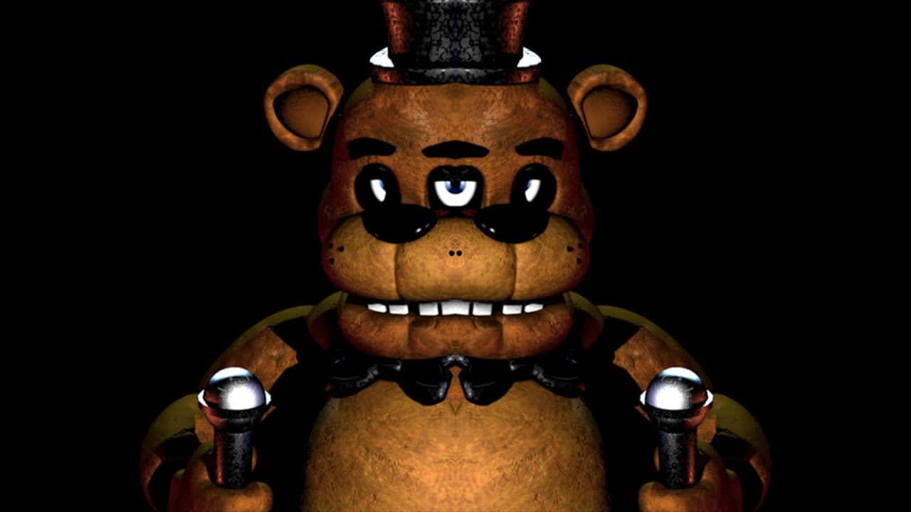 Five Nights At Freddys 桌布 壁紙 — 一隻戴著高帽和領結的恐怖機械熊，在黑色背景前手持兩個麥克風。
