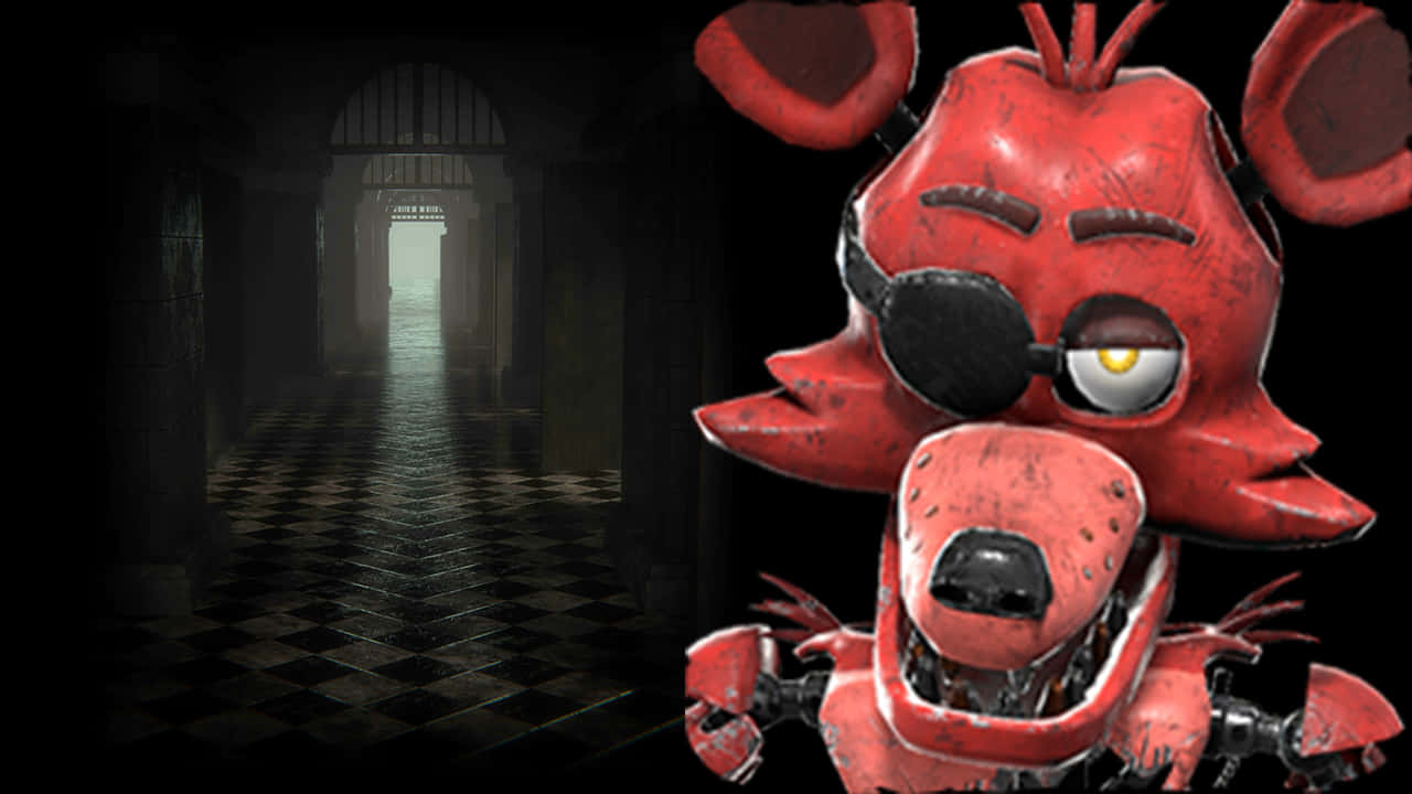 Fnaf Foxy 桌布 壁紙 — 一隻戴著黑色眼罩的紅色機械狐狸從黑暗的格子走廊中凝視著。