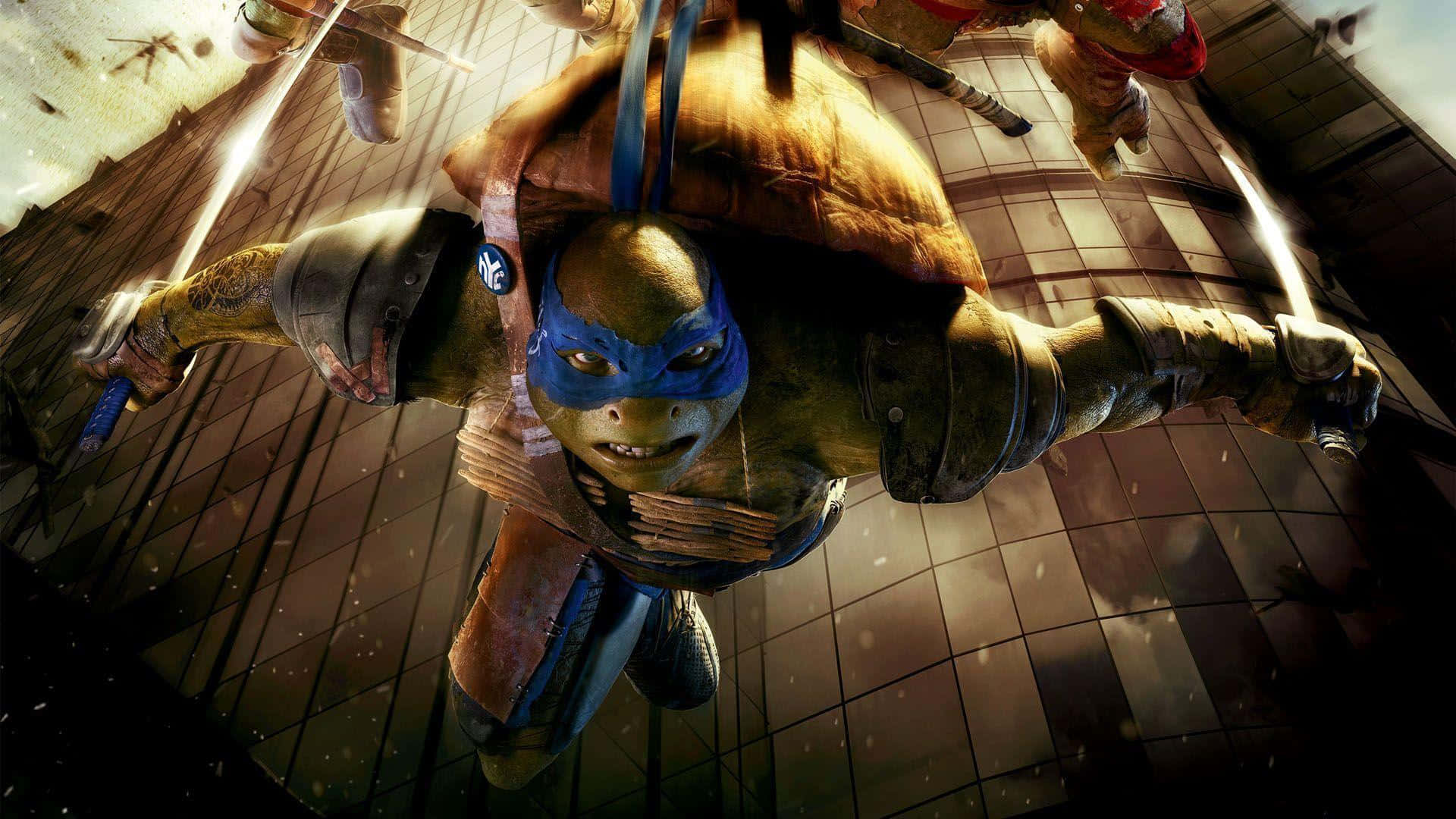 Ninja Turtle 桌布 壁紙 — 一隻戴藍色面具的忍者龜在骯髒的城市小巷中動態跳躍，揮舞著雙叉。