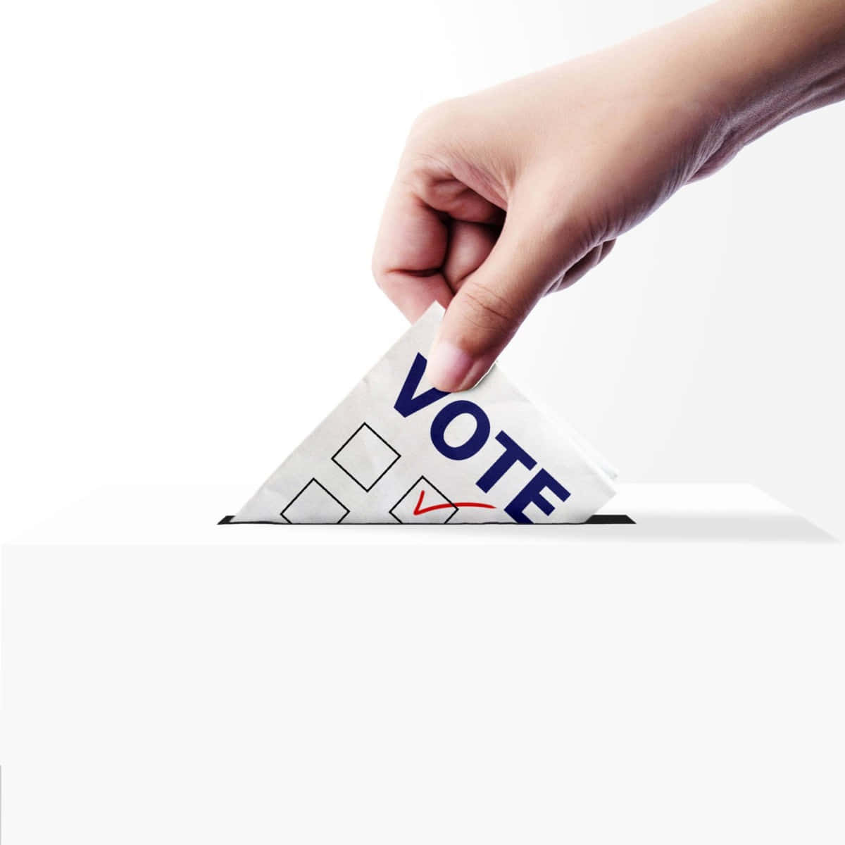 選舉 桌布 壁紙 — 一隻手將一張折疊好的選票（上面有「VOTE」字樣和紅色勾號）放入白色投票箱，背景為純白色。