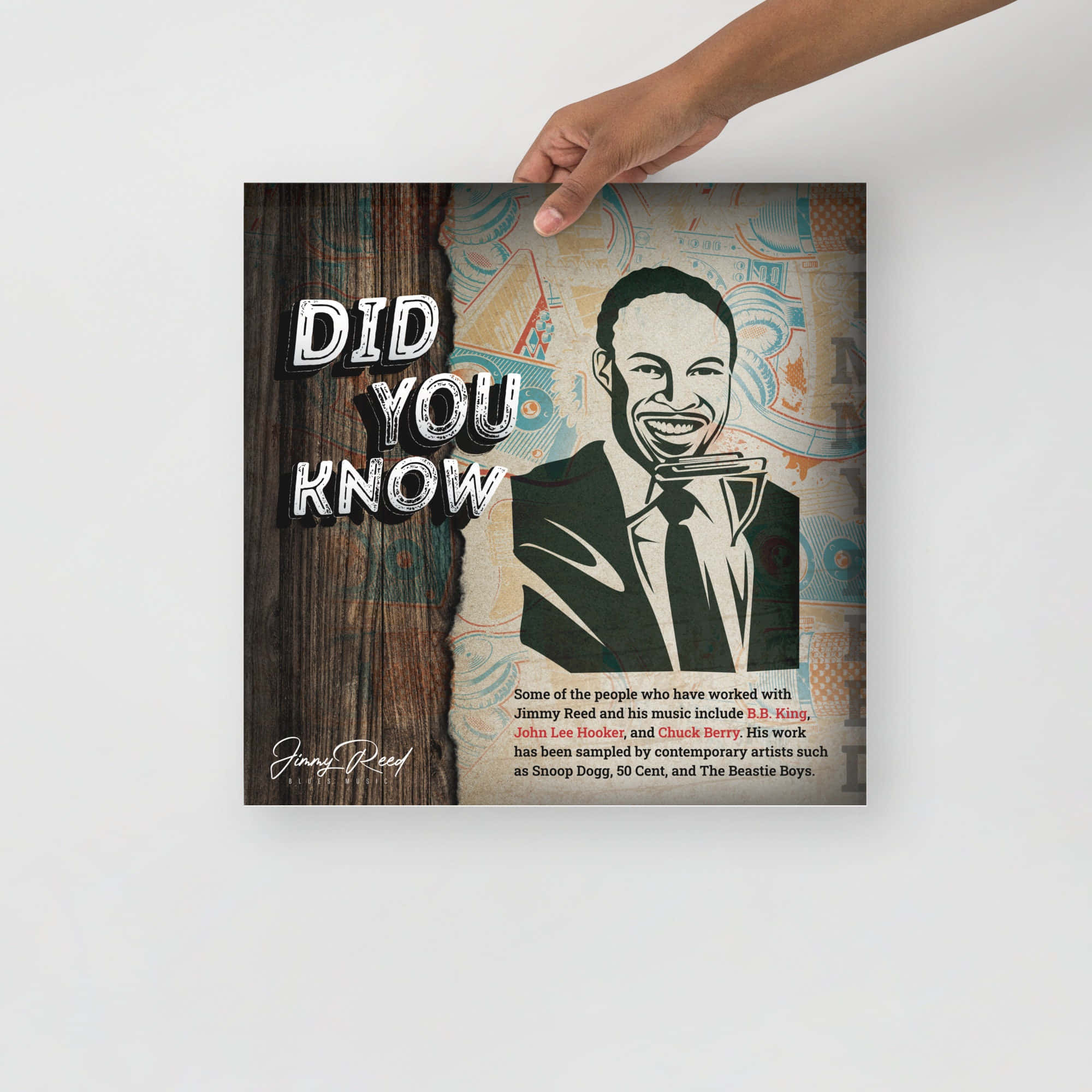 poster 桌布 壁紙 — 一隻手拿著一個帶框海報，上面有音樂家 Jimmy Reed 的風格化肖像、粗體文字和復古圖形元素。