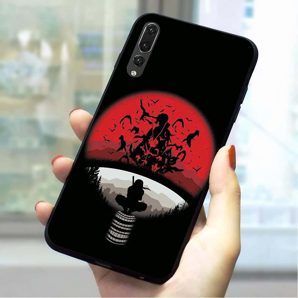 Phone Case 桌布 壁紙 — 一隻手拿著一個黑色手機殼，上面有風格化的動漫忍者剪影，背景是紅色月亮和飛翔的蝙蝠。