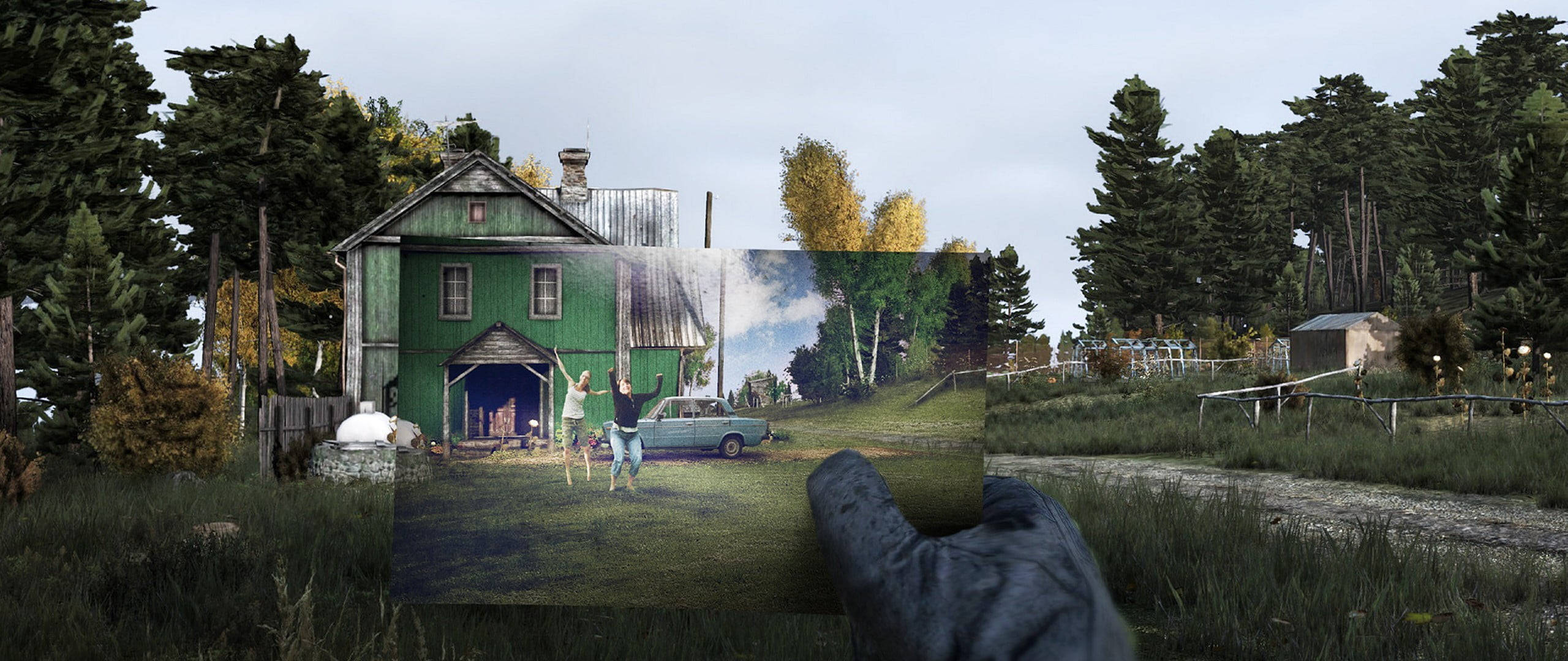 Dayz Desktop 桌布 壁紙 — 一隻手拿著一張照片，照片中兩個人在綠色穀倉前快樂地跳躍，附近停著一輛復古車。