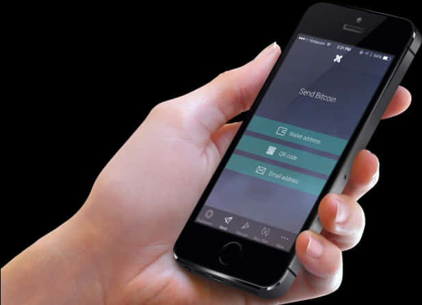 Smart Phone 桌布 壁紙 — 一隻手拿著一支智慧型手機，在黑色背景前顯示比特幣發送介面。