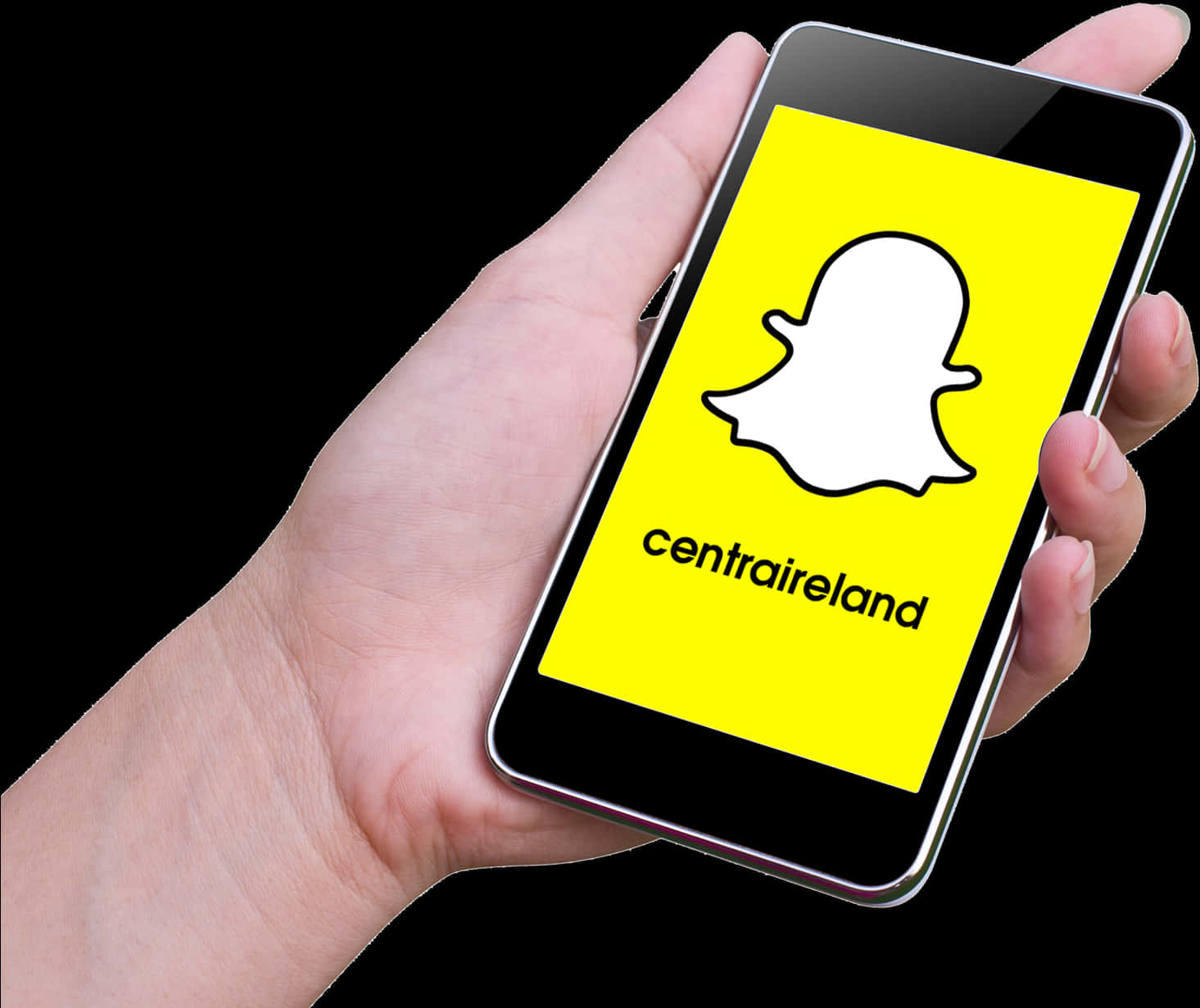 Snapchat 桌布 壁紙 — 一隻手拿著一支智慧型手機，在黑色背景上顯示 Snapchat 標誌和用戶名 centraireland。