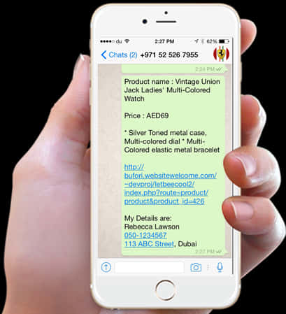 Mobile Phone 桌布 壁紙 — 一隻手拿著智慧型手機，顯示一條聊天訊息，宣傳一款復古英國國旗女士多色手錶，附有價格和賣家詳細資料。