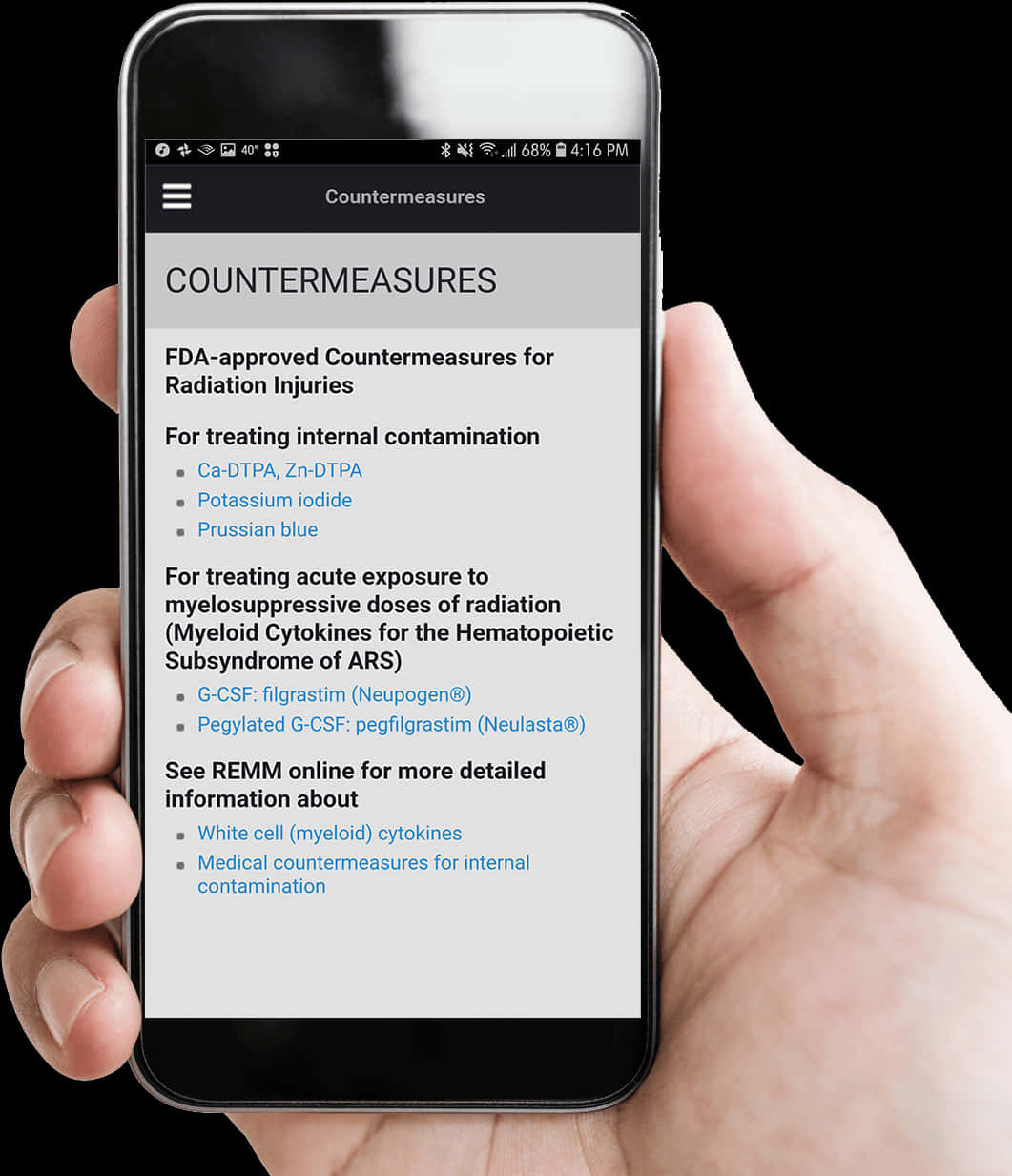 Smart Phone 桌布 壁紙 — 一隻手拿著智慧型手機，顯示針對輻射傷害的醫療對策指南，背景為黑色。