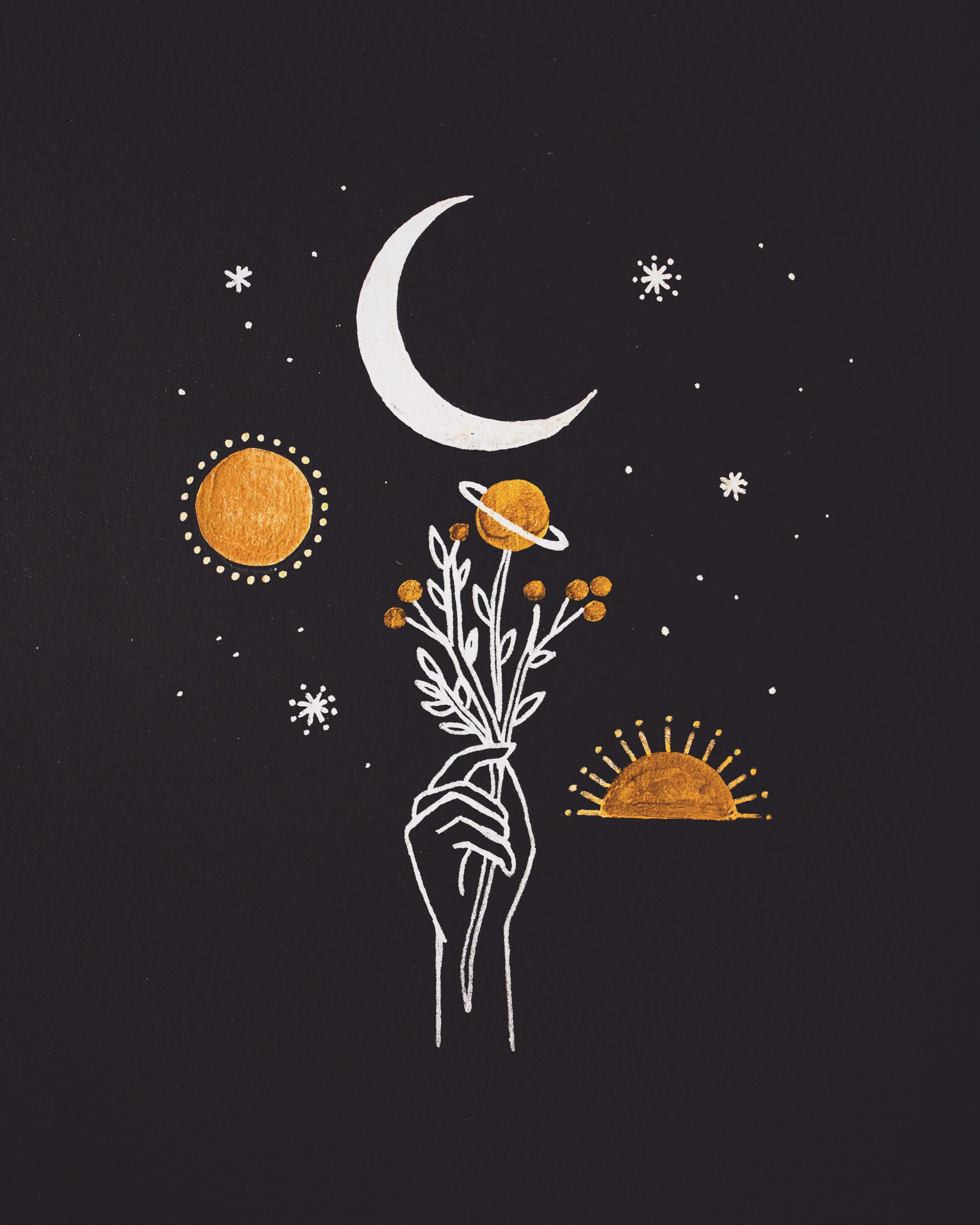 Sun And Moon Aesthetic 桌布 壁紙 — 一隻手拿著精緻的花束，背景是繁星點點的夜空，有新月和金色天體。