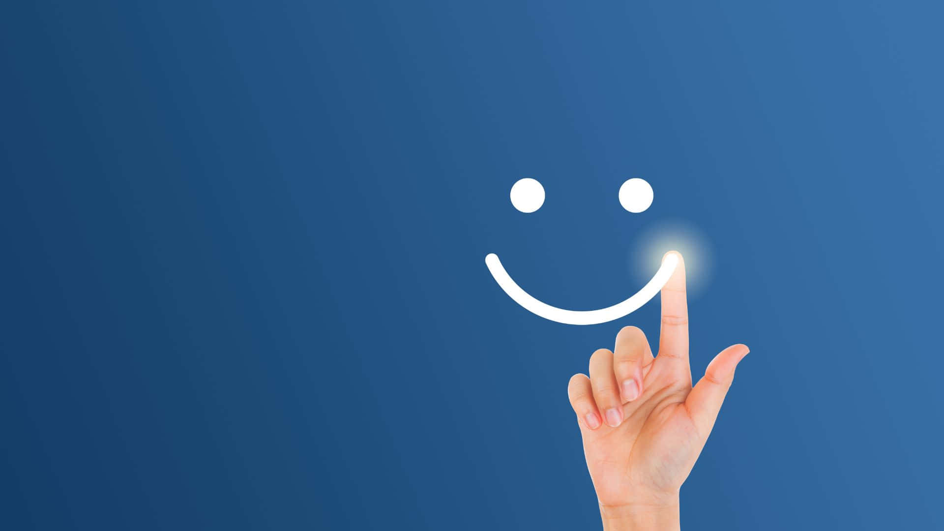 Smiley 桌布 壁紙 — 一隻手輕輕點擊一個發光的白色笑臉圖示，背景為漸層藍色。