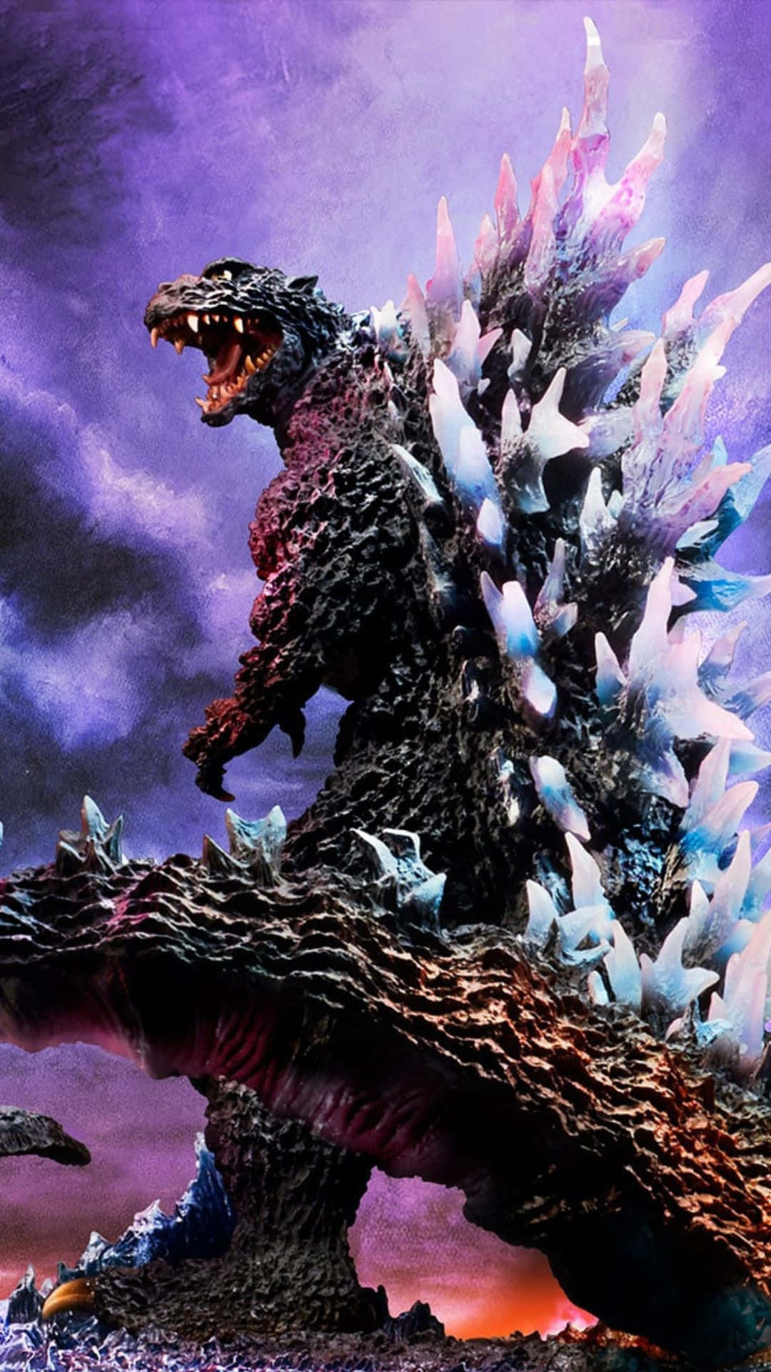 Godzilla 2000 桌布 壁紙 — 一隻擁有水晶脊背的巨型哥吉拉，在風暴紫色天空下，於熾熱景觀之上咆哮。