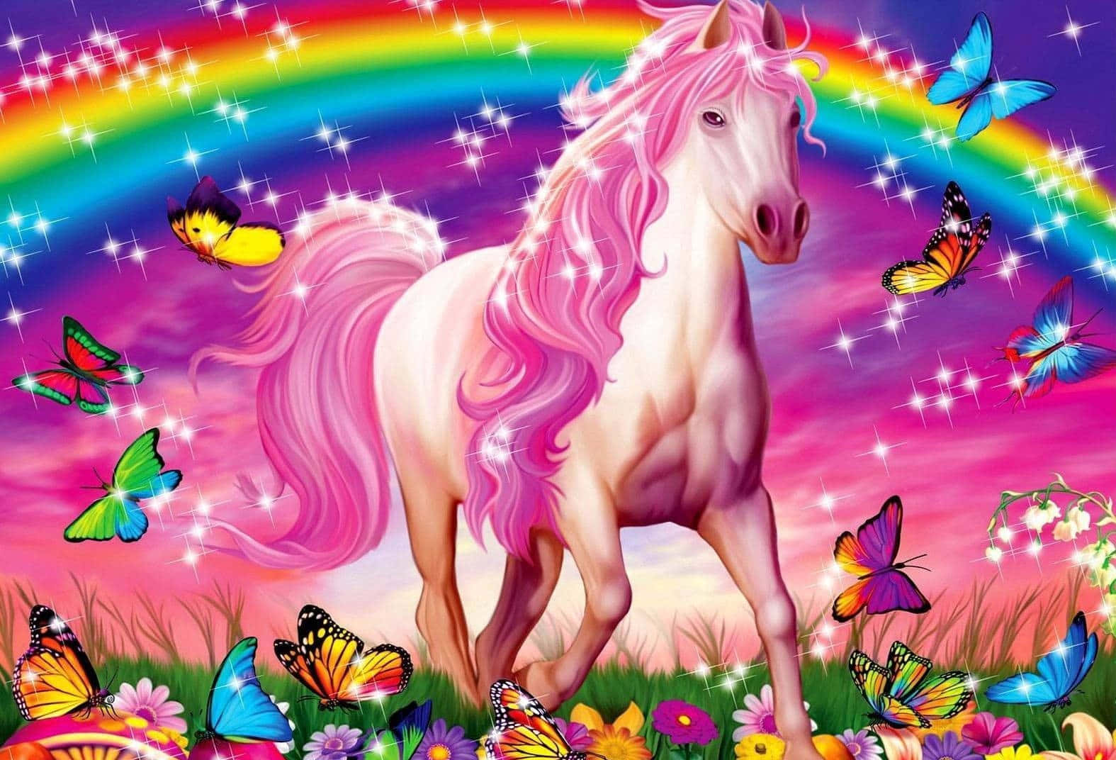 Unicorn Rainbow 桌布 壁紙 — 一隻擁有粉紅色鬃毛的魔法獨角獸站在色彩繽紛的草地上，頭頂閃爍的彩虹，周圍有色彩繽紛的蝴蝶翩翩飛舞。
