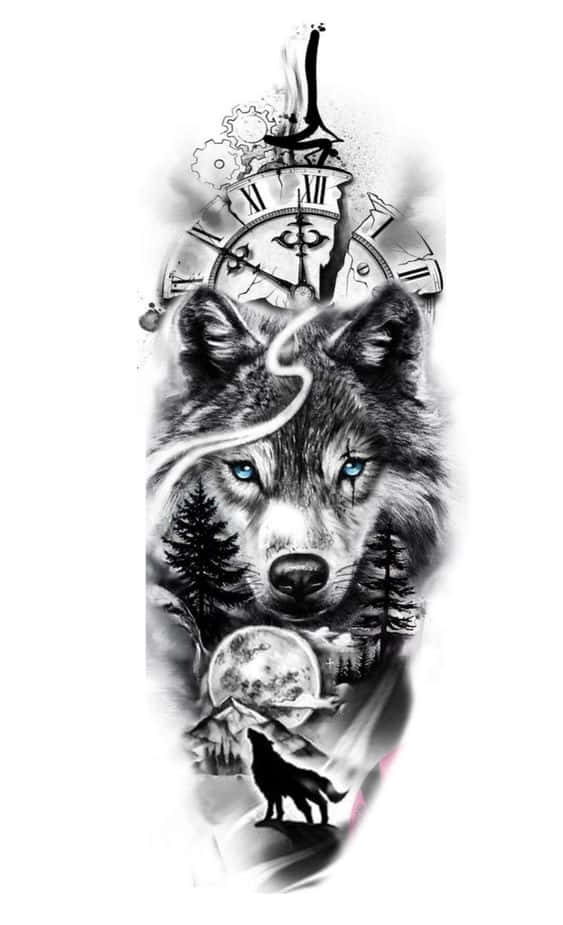 Wolf Tattoo 桌布 壁紙 — 一隻擁有銳利藍眼睛的狼的詳細黑白紋身風格插圖，周圍環繞著時鐘、樹木和月亮下嚎叫的狼。