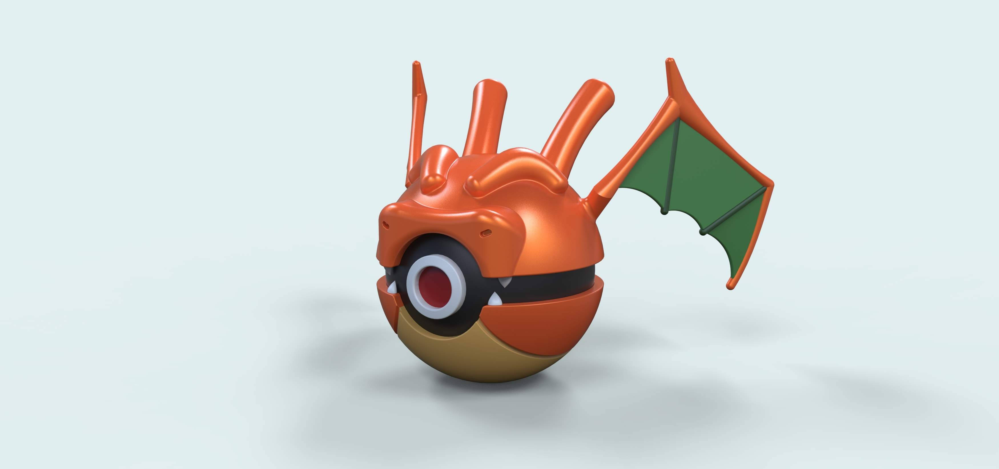 Dragonite 桌布 壁紙 — 一隻有光澤的橙色龍系寶可夢，有綠色翅膀和臉上的精靈球圖案，坐在柔和的淺藍色背景前。