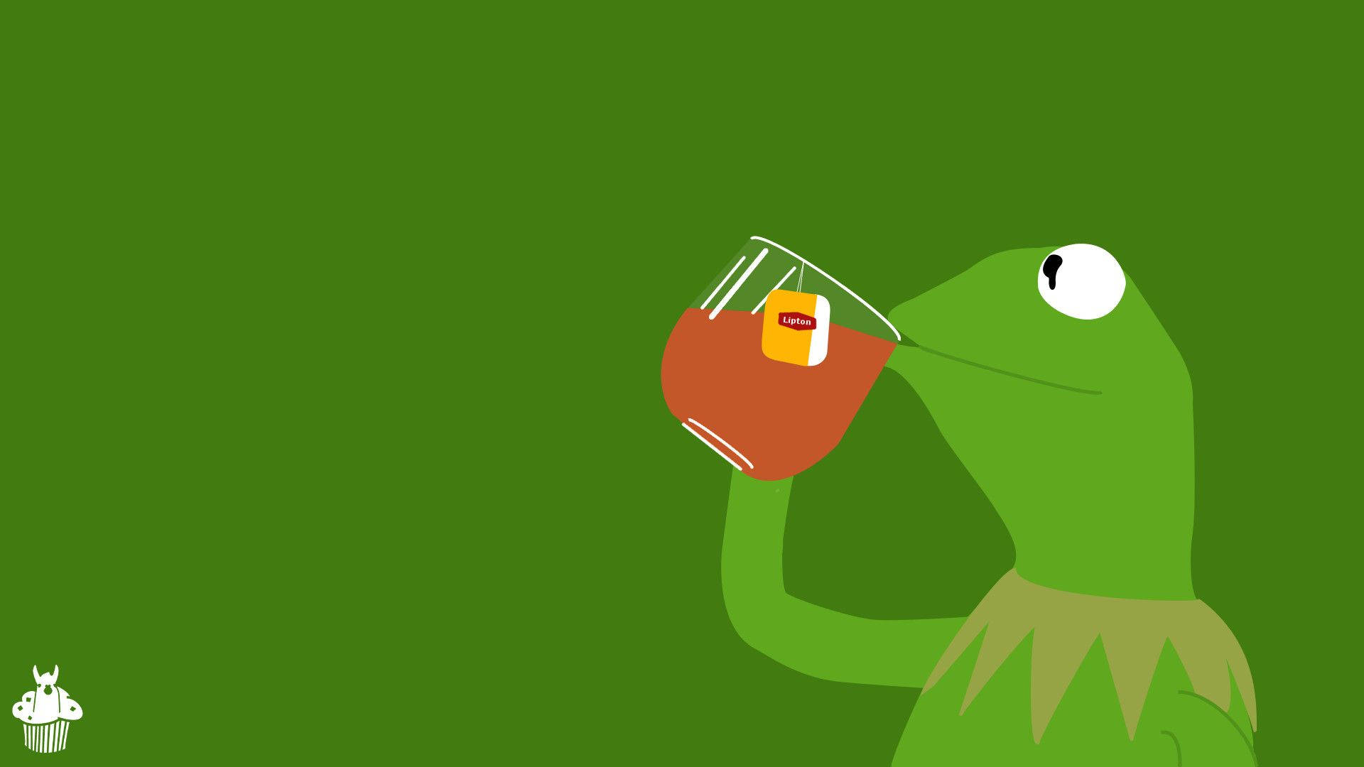 kermit 桌布 壁紙 — 一隻極簡主義的綠色青蛙在純綠色背景前，從一個可見立頓茶包的玻璃杯中啜飲茶。