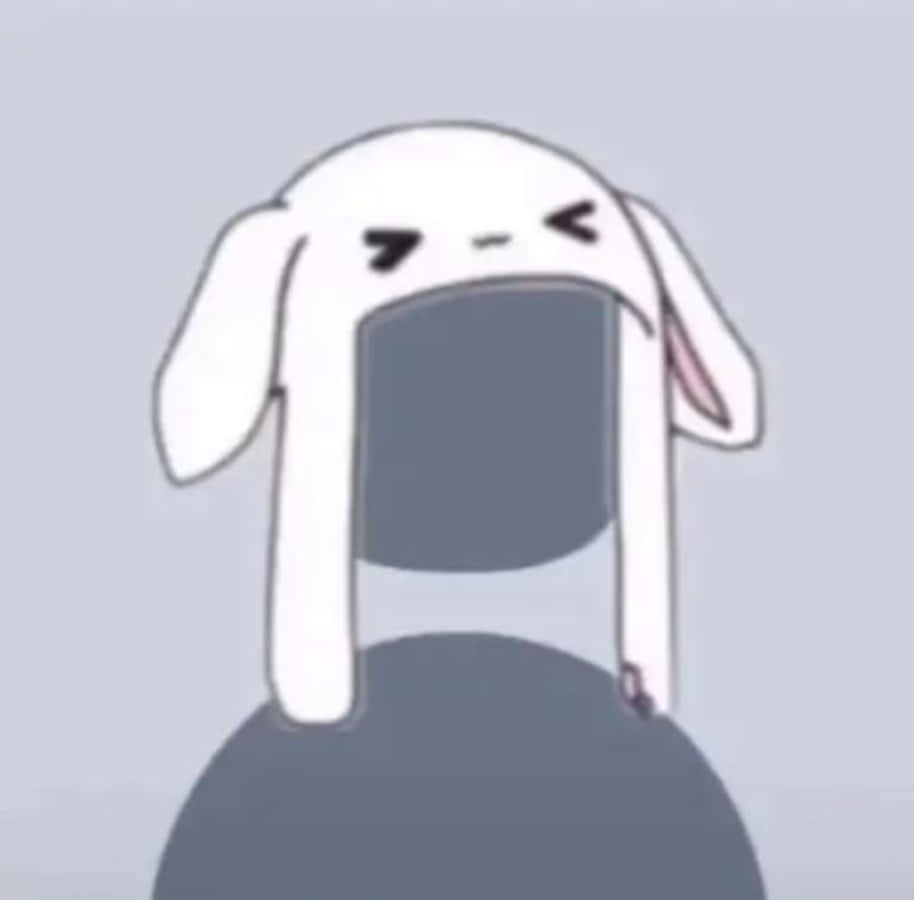 TikTok 動圖 桌布 壁紙 — 一隻極簡風格的卡通兔，長耳朵，表情不悅，坐在灰色球體上，背景為淺灰色。
