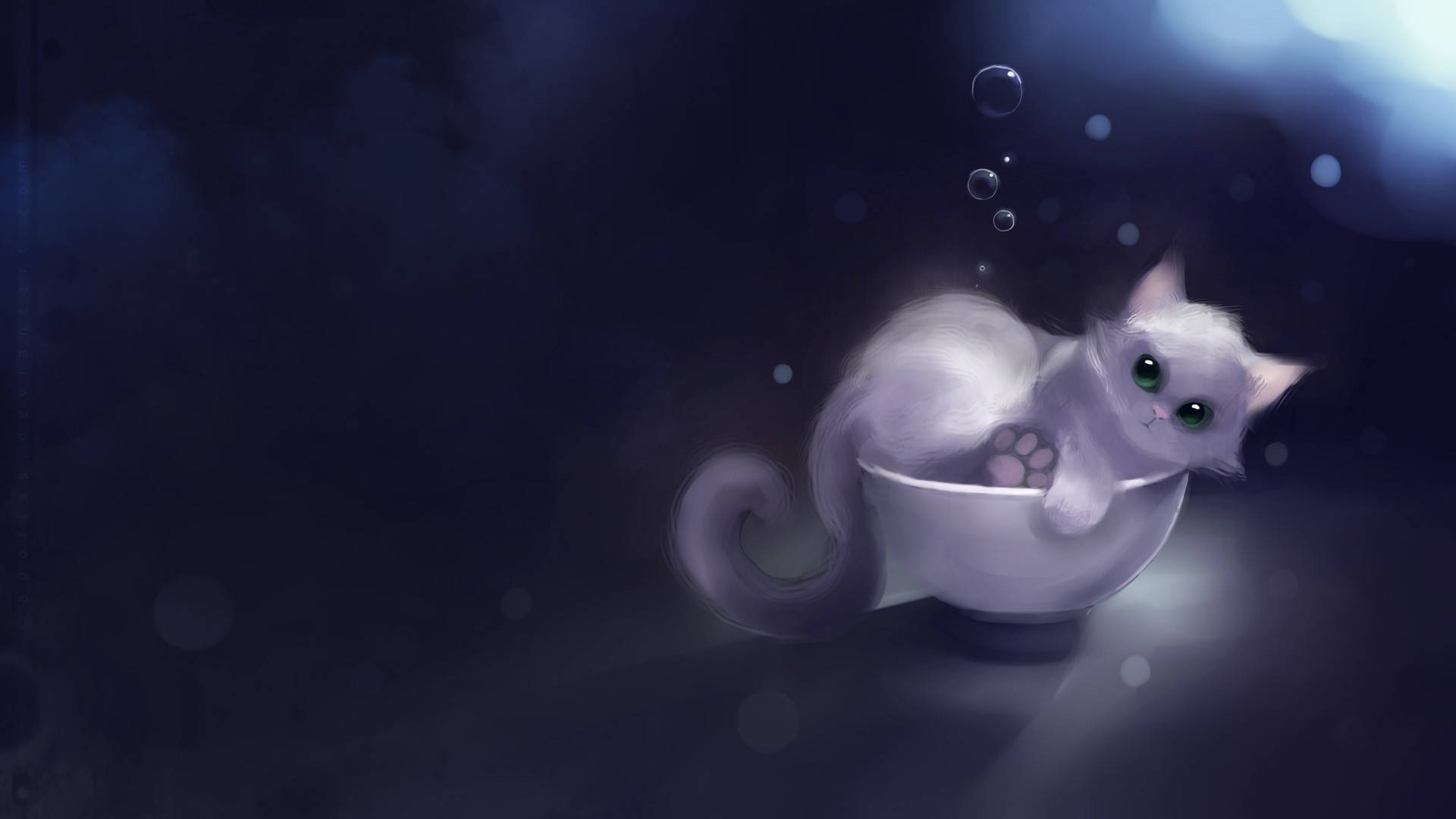 Animated 桌布 壁紙 — 一隻毛茸茸的白色小貓，有著綠色眼睛，坐在一個發光的茶杯裡，周圍漂浮著氣泡，背景是深藍色的水下場景。
