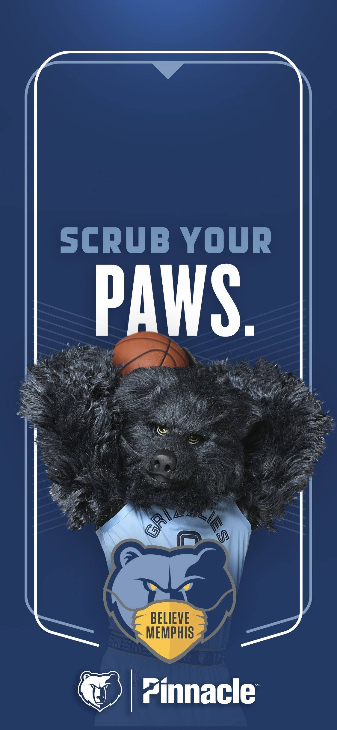Grizzlies 桌布 壁紙 — 一隻毛茸茸的黑狗穿著曼菲斯灰熊隊球衣，在電話形狀的背景上抱著一個帶有「Scrub Your Paws」標語的籃球。