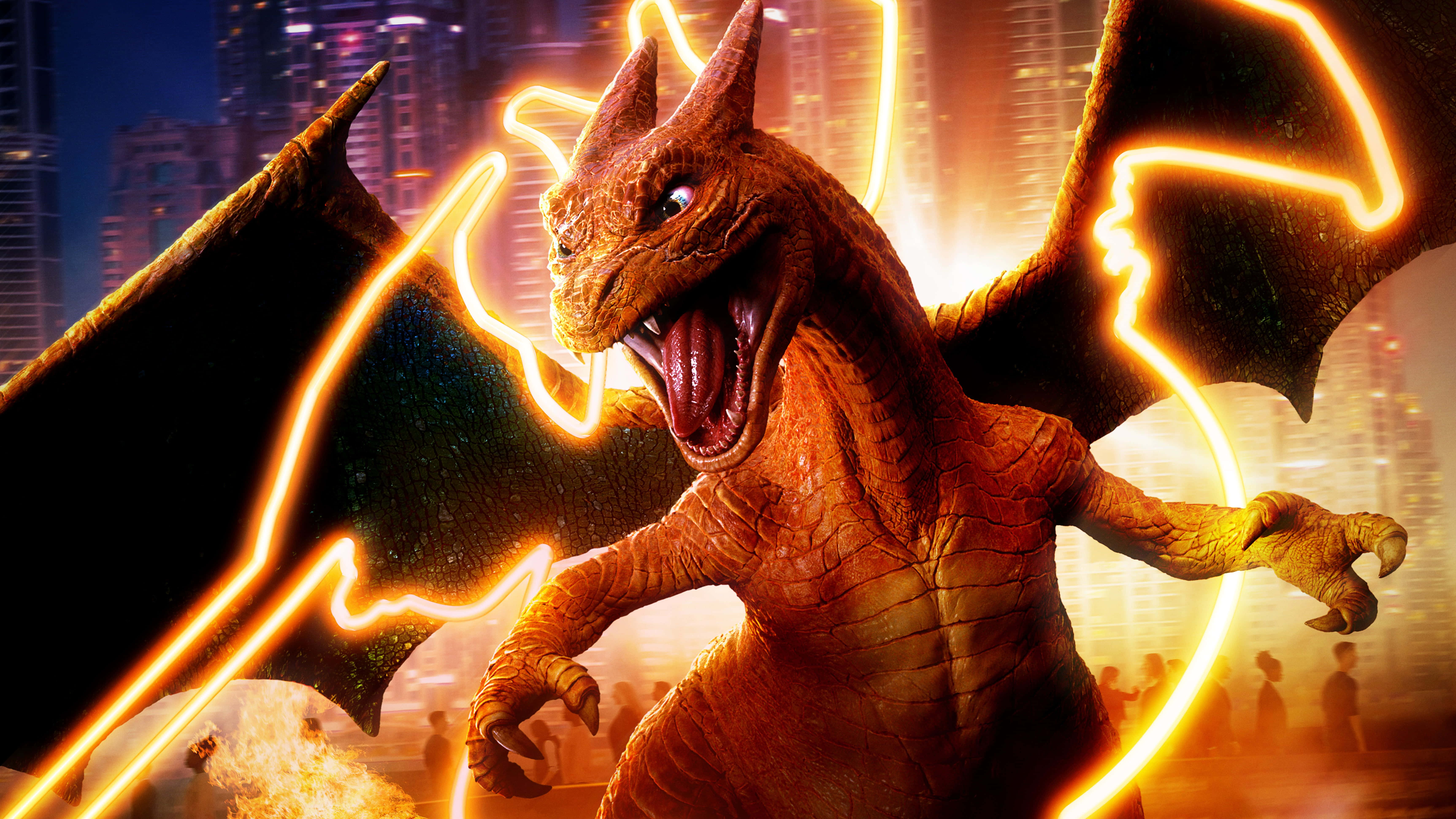 Epic Charizard 桌布 壁紙 — 一隻火橙色、帶有發光翅膀的巨龍在夜晚霓虹燈閃爍的城市景觀上空威嚇地咆哮。