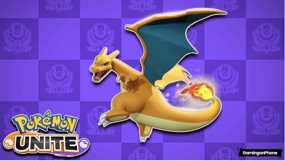 Charizard Pokemon 桌布 壁紙 — 一隻火熱的噴火龍在紫色格子的Pokémon Unite標誌背景上動感地翱翔。