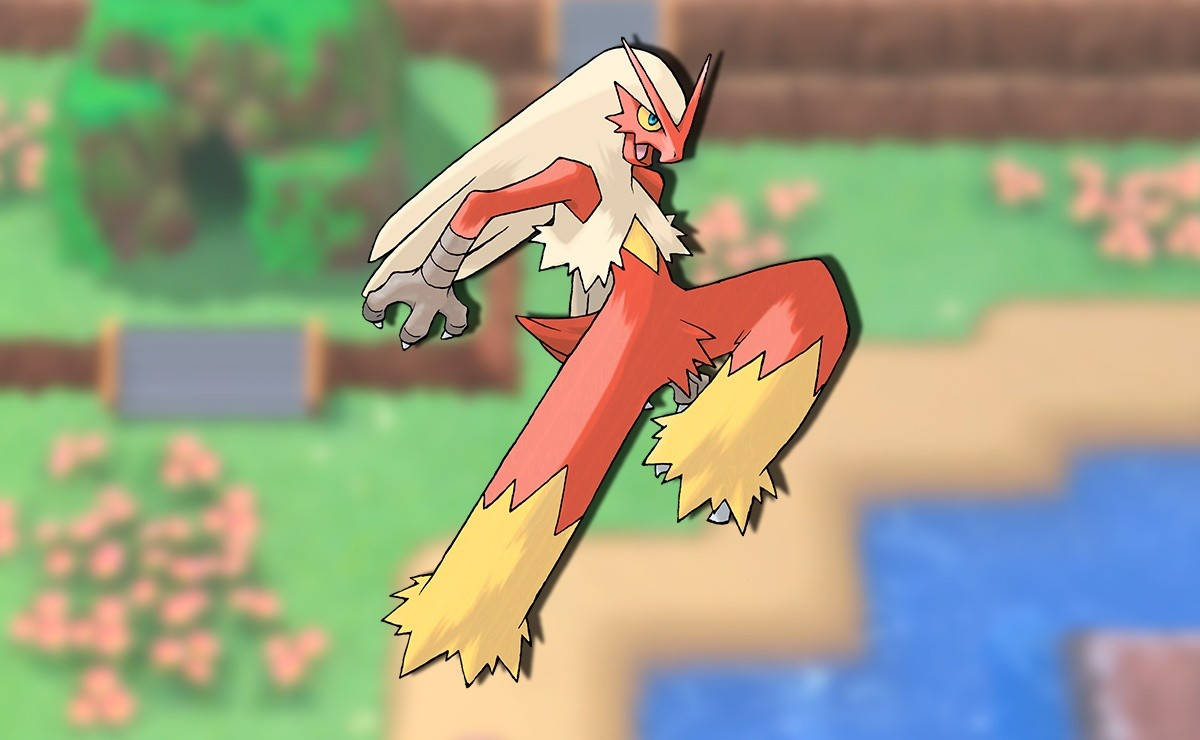 Blaziken 桌布 壁紙 — 一隻火紅與白色相間、翅膀尖端呈黃色的鳥類寶可夢，在模糊的像素化風景上動態翱翔。