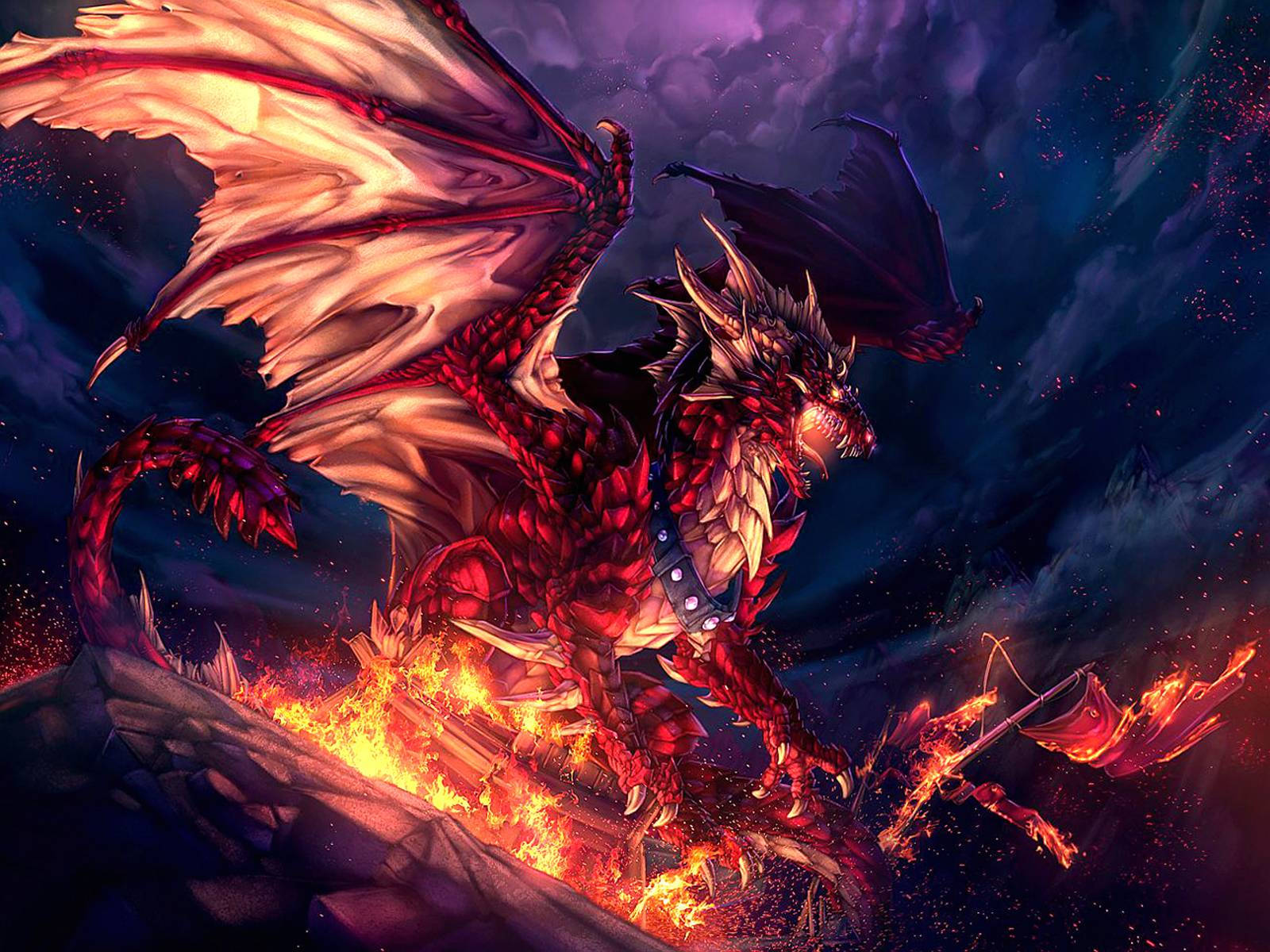 Cool Dragon 桌布 壁紙 — 一隻火紅色的龍，帶有發光的翅膀，在燃燒的懸崖頂上咆哮，背景是暴風雨的紫色天空。