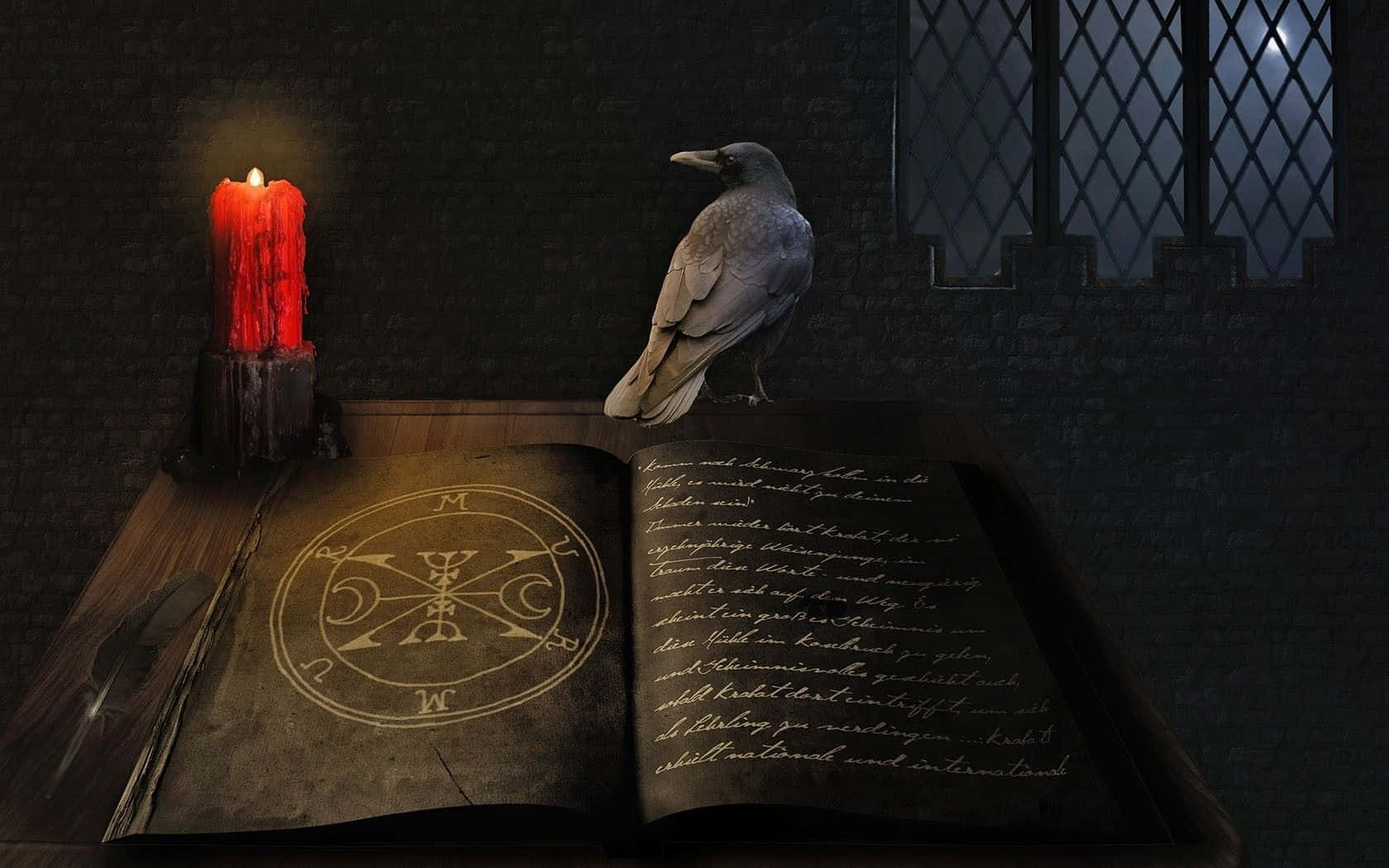 Dark Magic 桌布 壁紙 — 一隻烏鴉棲息在一本打開的魔法書上，旁邊有一根閃爍的紅蠟燭，房間是昏暗的石室，有一扇菱形窗戶。