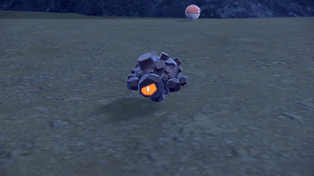 Pokeball 桌布 壁紙 — 一隻發光、橙色眼睛的小拳石站在岩石平原上，遠處漂浮著一個精靈球。