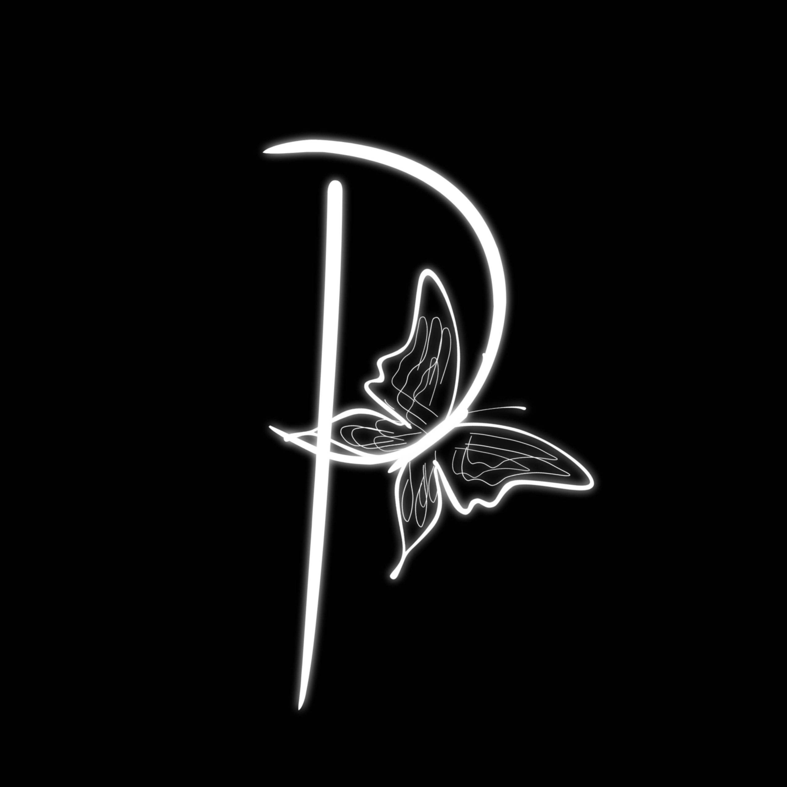 字母P 桌布 壁紙 — 一隻發光的白色霓虹蝴蝶無縫融入字母 D 中，背景為純黑色。