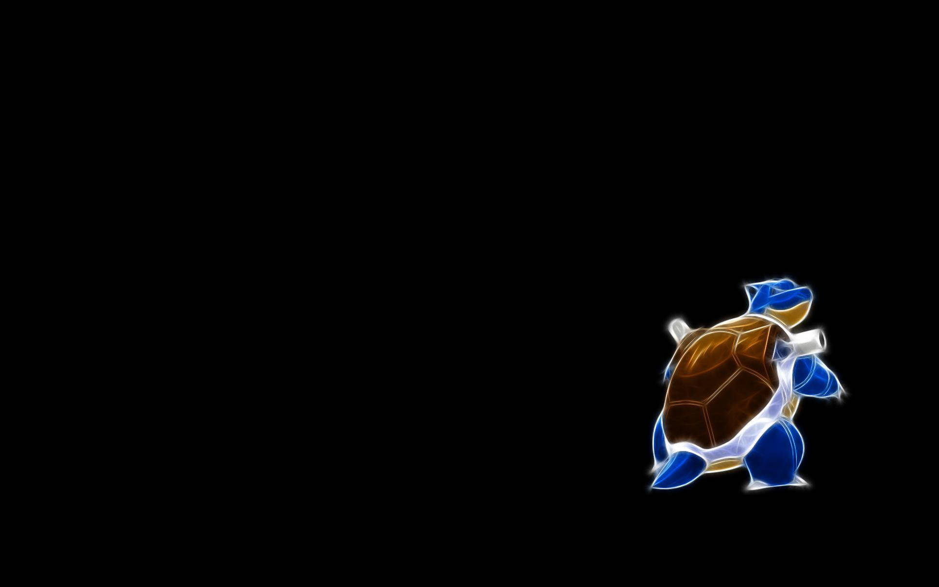 Blastoise 桌布 壁紙 — 一隻發光的藍色和棕色龜狀寶可夢獨自站在純黑色背景前。