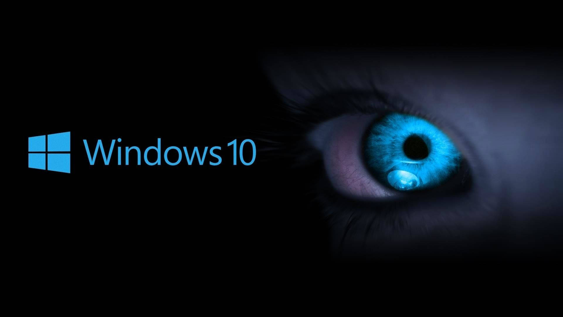 Windows 10 高畫質 桌布 壁紙 — 一隻發光的藍色眼睛在黑色背景上強烈凝視，旁邊有藍色的Windows 10標誌。