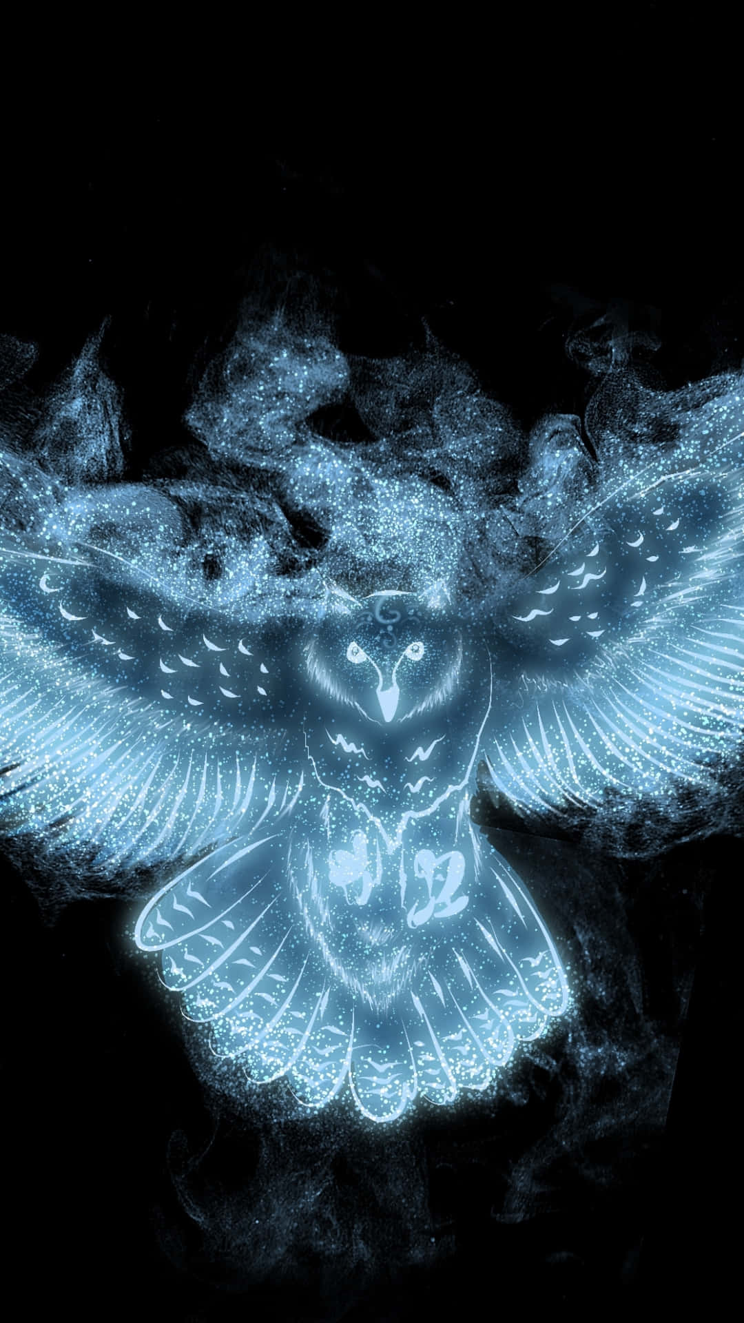 Patronus 桌布 壁紙 — 一隻發光的藍色貓頭鷹展開翅膀，從旋轉的宇宙塵埃中浮現，背景是黑色虛空。