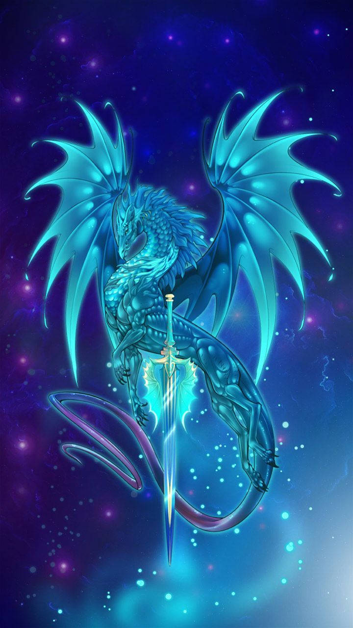 龍 桌布 壁紙 — 一隻發光的青色龍展開翅膀，在星空宇宙背景下握著一把閃耀的劍。