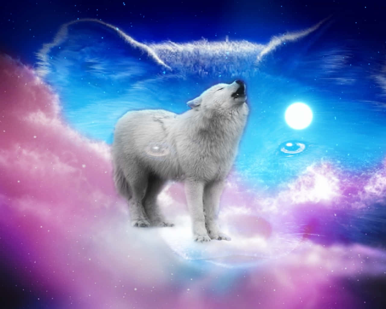 可愛的狼 桌布 壁紙 — 一隻白狼在雲上向著宇宙天空嚎叫，天空中有旋轉的粉紅色、紫色和藍色星雲以及一輪發光的月亮。