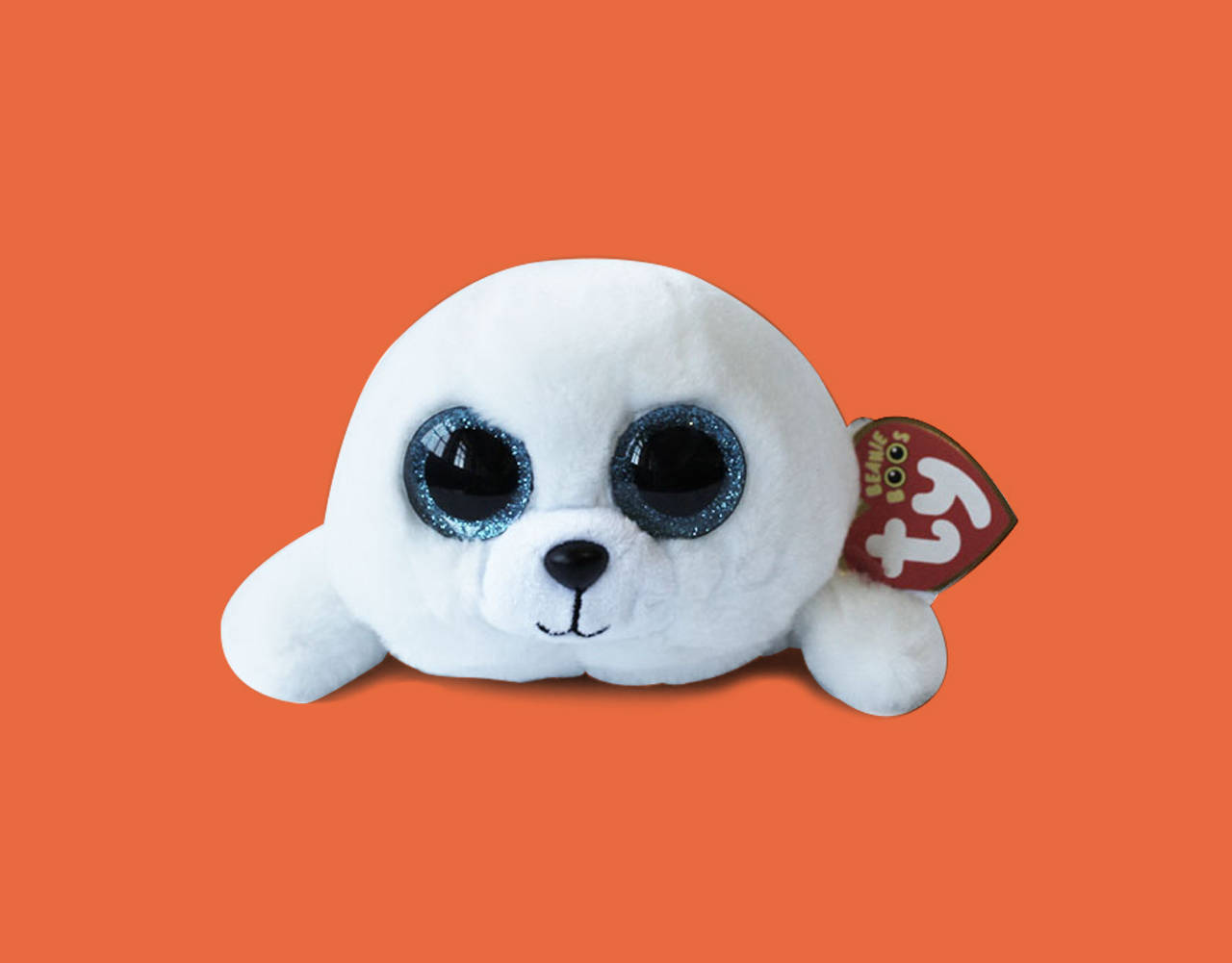 Beanie 桌布 壁紙 — 一隻白色 Ty Beanie Baby 海豹，擁有閃閃發光的藍色眼睛，靠在純橙色背景上。