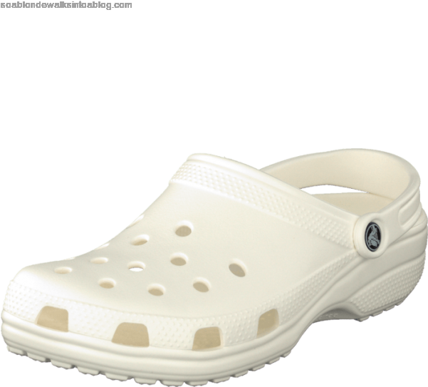 Crocs 桌布 壁紙 — 一隻白色木屐涼鞋，帶有穿孔和標誌，背景為黑色。