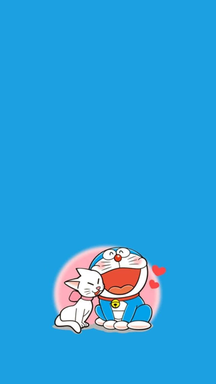 Doraemon 桌布 壁紙 — 一隻白貓深情地蹭著一個驚訝的藍色機器人，附近有愛心漂浮，背景為純藍色。