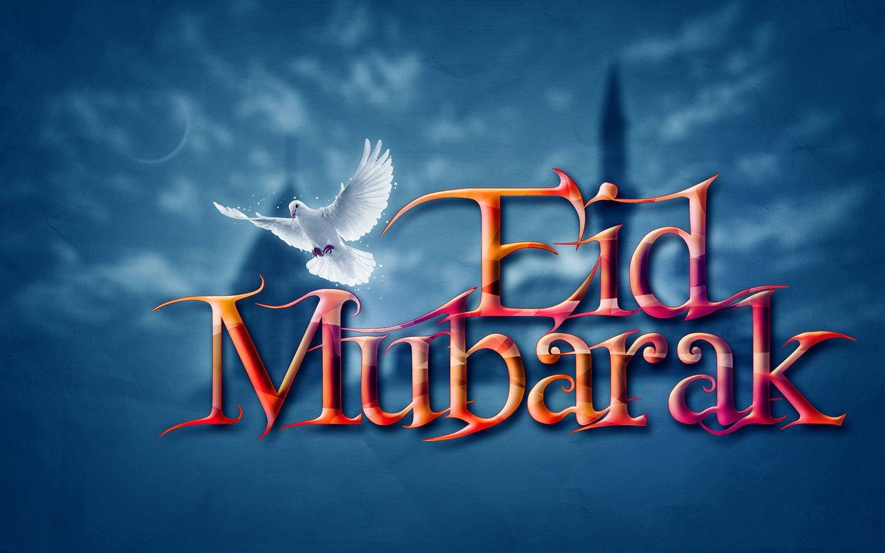 Eid Mubarak 桌布 壁紙 — 一隻白鴿在裝飾性的紅橙色Eid Mubarak文字旁邊飛翔，背景是深藍色的暮色天空，有一彎新月。