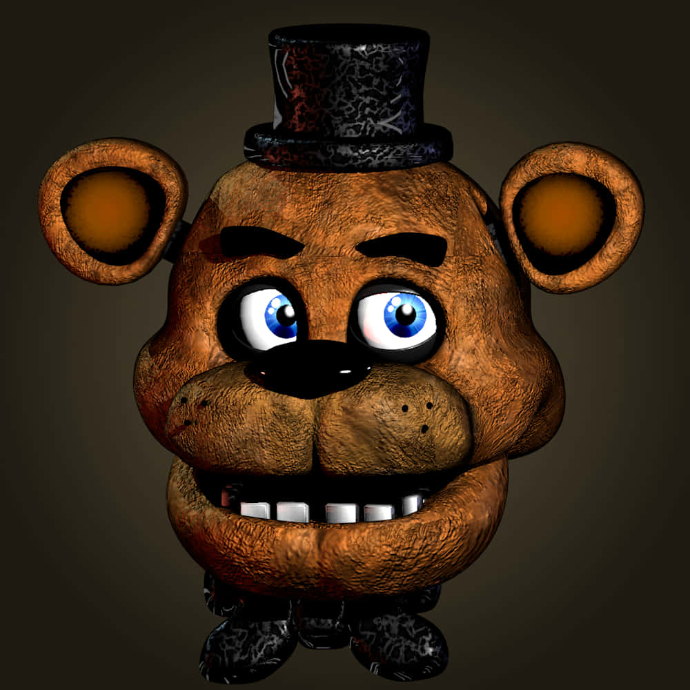 Freddy Fazbear 桌布 壁紙 — 一隻破舊的棕色機械熊，藍色眼睛，戴著高帽，在黑暗背景下露出詭異的笑容凝視著。