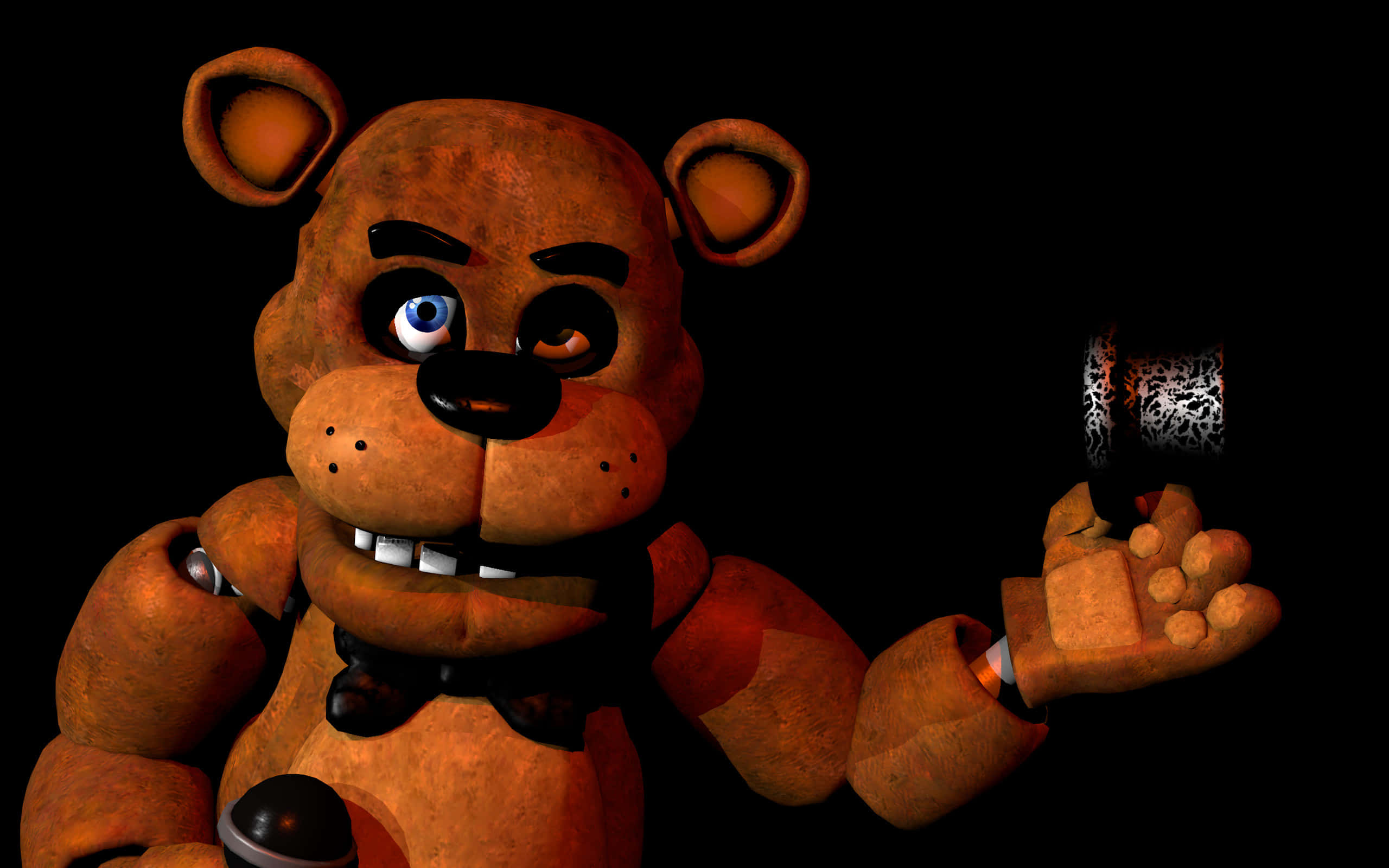 Freddy Fazbear 桌布 壁紙 — 一隻破舊的棕色電子熊，有一隻發光的藍色眼睛和一個兇惡的笑容，在黑色背景前拿著一個發光的物體。