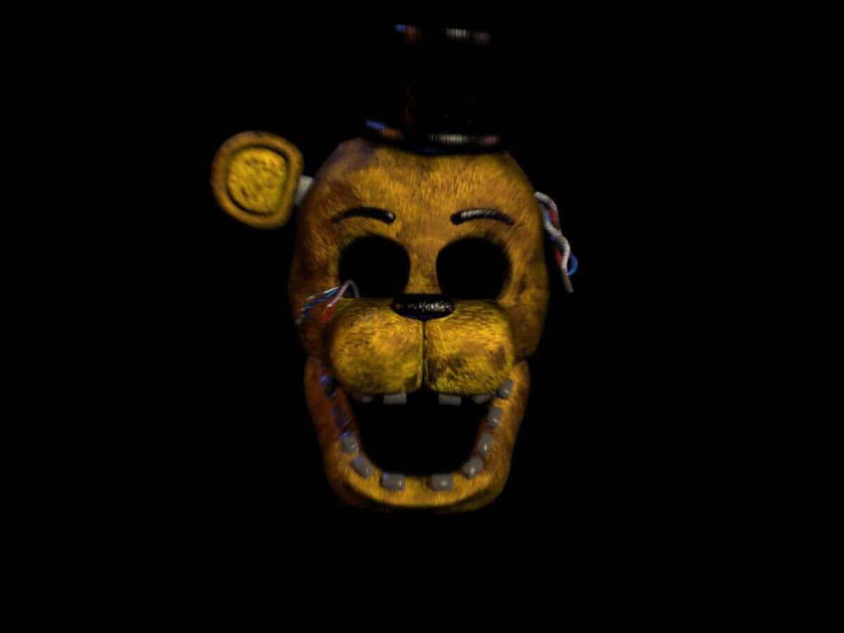 Golden Freddy 桌布 壁紙 — 一隻破舊的黃色電子熊，戴著高帽，在黑色背景前露出寬闊的牙齒笑容。