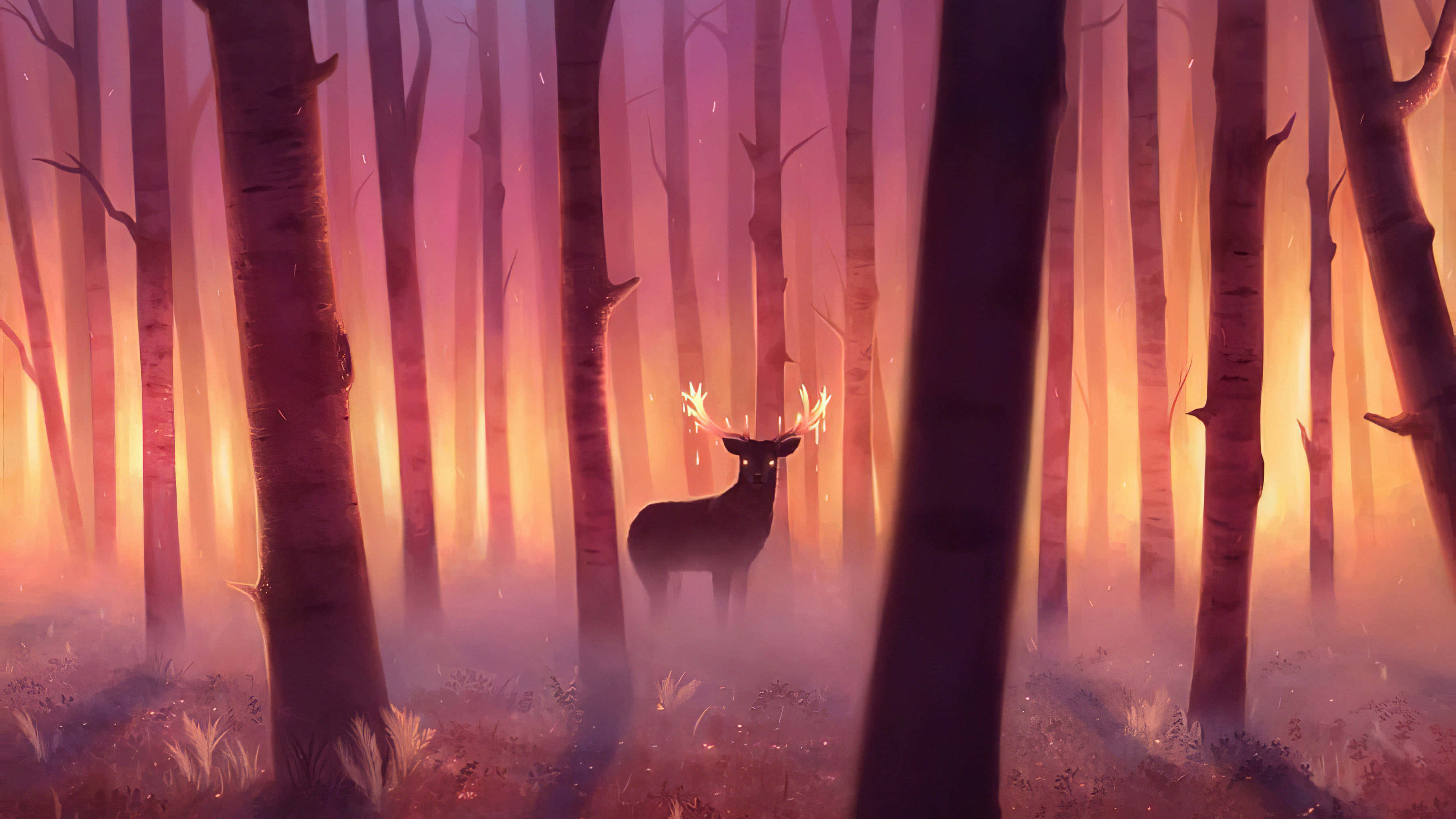 Magical Forest 桌布 壁紙 — 一隻神秘的鹿，發光的鹿角，站在霧氣瀰漫的森林中，沐浴在溫暖的橙色和紫色光芒中。