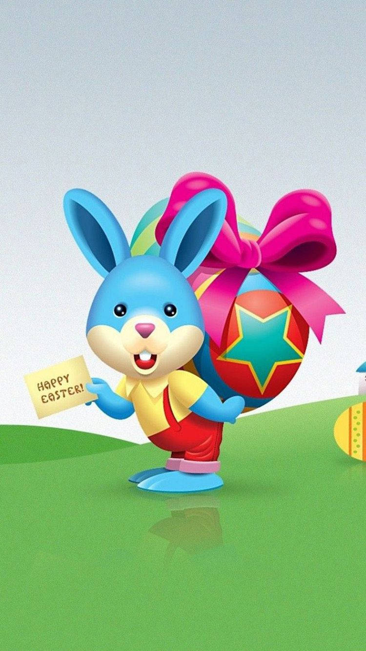Cute Easter 桌布 壁紙 — 一隻穿著紅色工裝褲的快樂藍色卡通兔拿著一張「Happy Easter!」便條，並攜帶一個帶有粉紅色蝴蝶結的巨型彩色蛋。