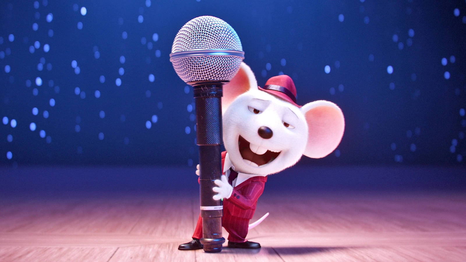 Singing 桌布 壁紙 — 一隻穿著紅色西裝和帽子的開心動畫老鼠，在藍色散景燈光下的木製舞台上拿著麥克風。