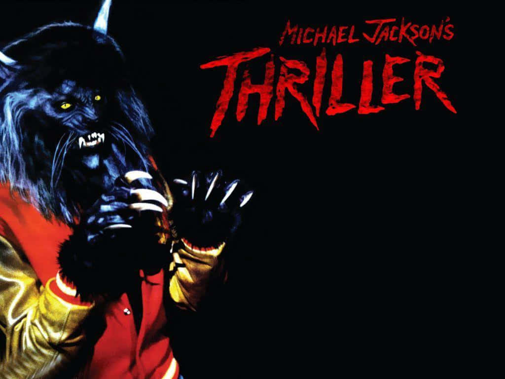 Michael Jackson Thriller 桌布 壁紙 — 一隻穿著紅金色外套的可怕狼人，在黑色背景上帶有紅色「Thriller」文字向前撲出。