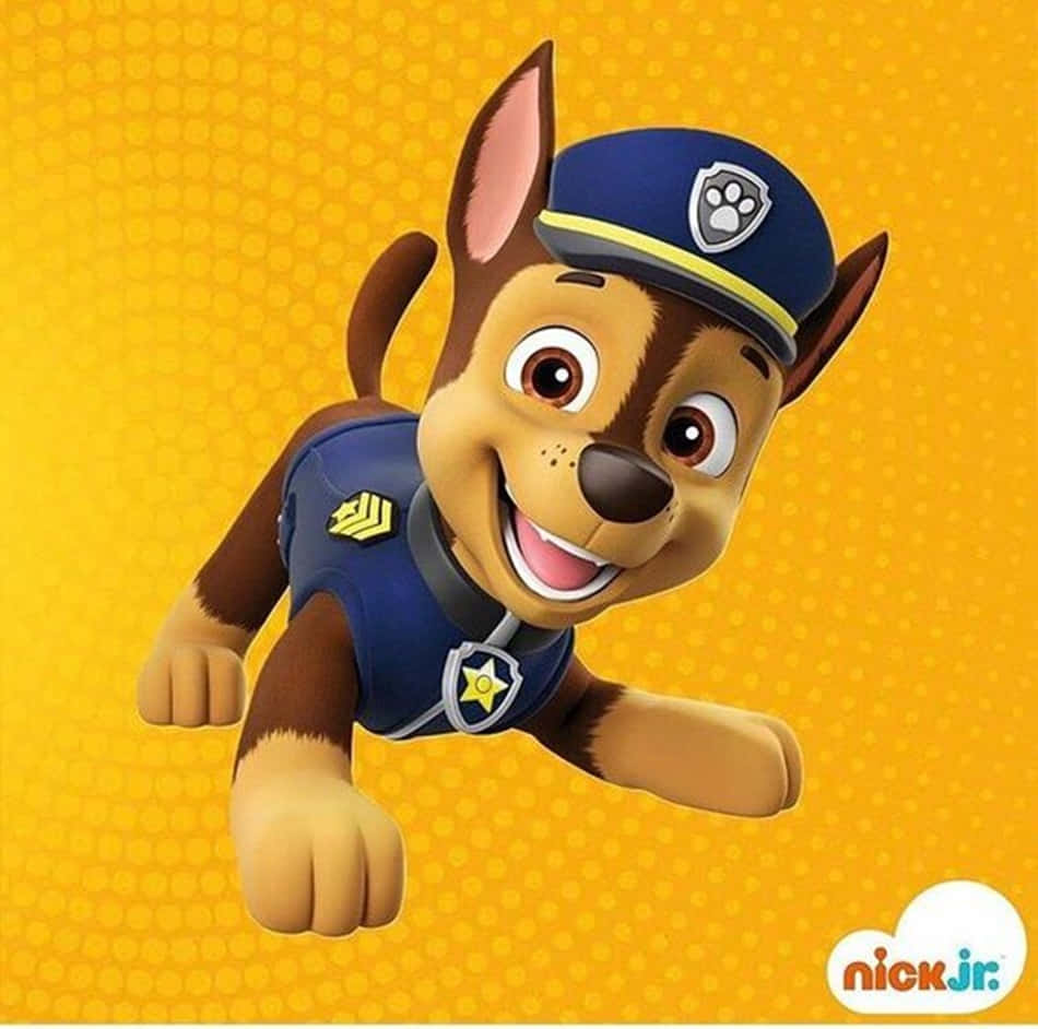 一隻微笑的卡通警犬穿著藍色制服在黃色背景上跳躍。 — 汪汪隊立大功 GIF 壁紙
