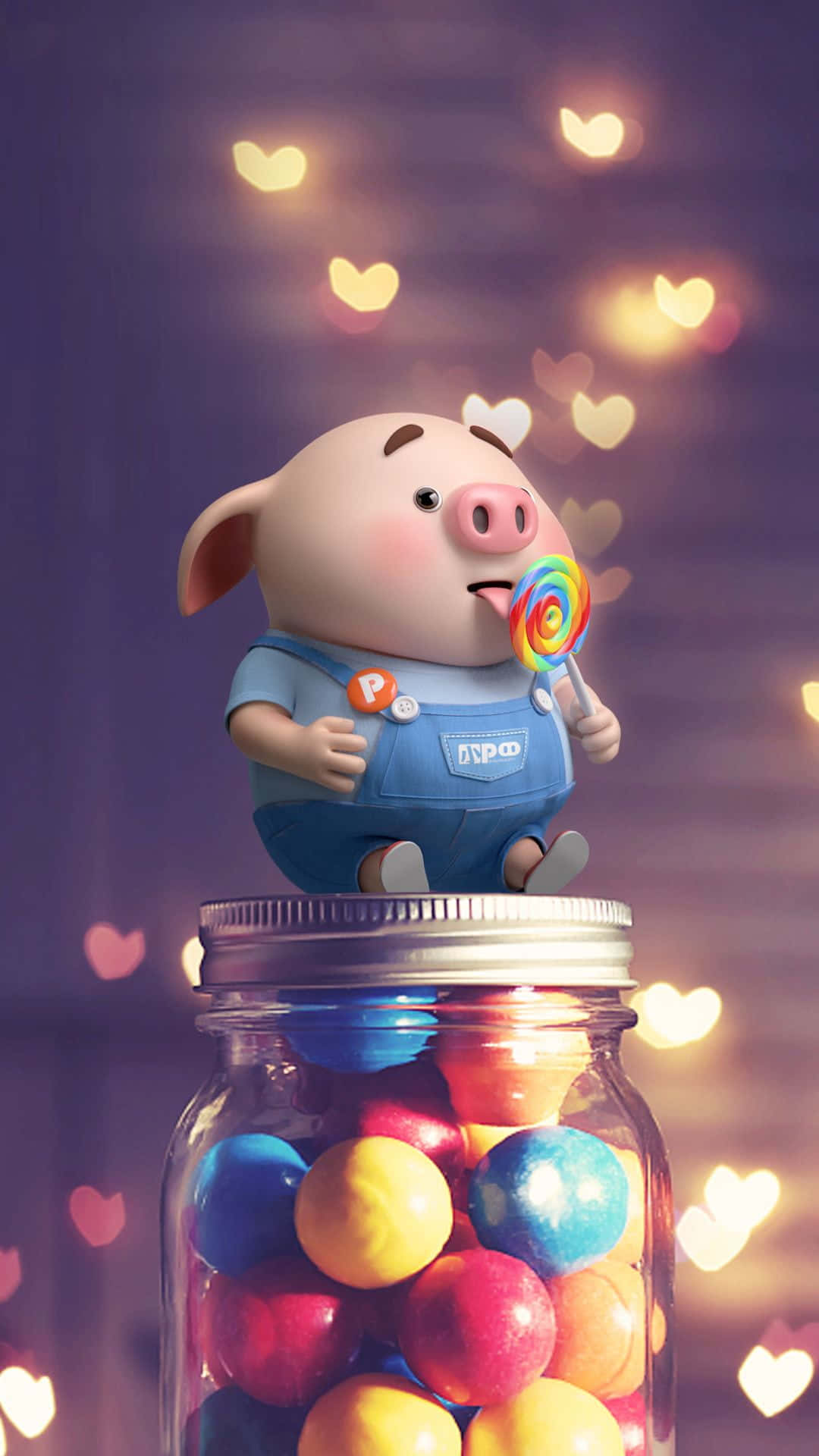 Piggy 桌布 壁紙 — 一隻穿著藍色吊帶褲的可愛卡通豬坐在一罐彩色糖果上，舔著彩虹棒棒糖，背景有發光的心形散景。
