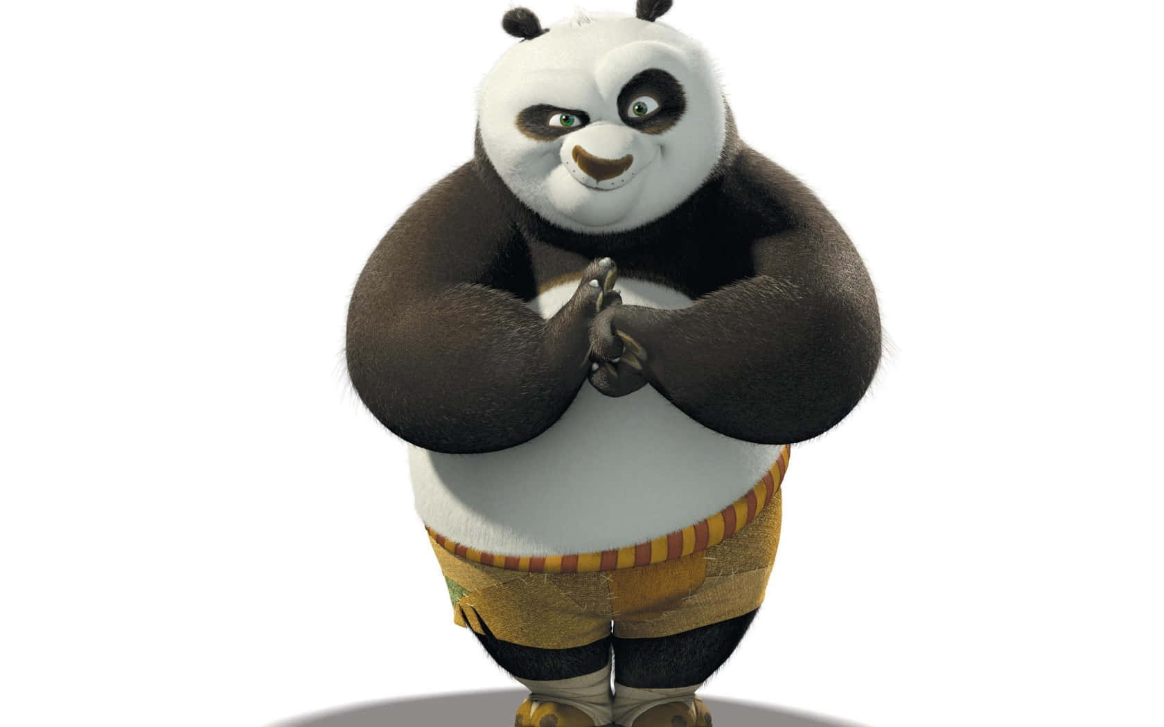 Cartoon Heroes 桌布 壁紙 — 一隻穿著黃色短褲的開心動畫熊貓，雙手交叉，站在純白色背景前。