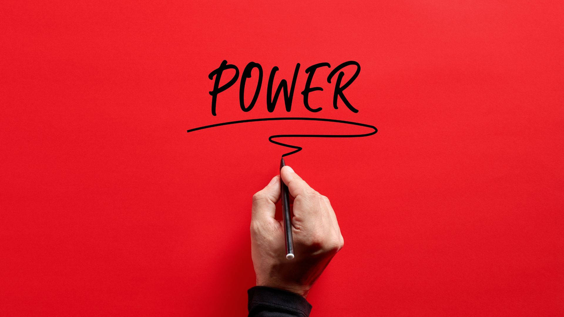 Power 桌布 壁紙 — 一隻穿著黑色袖子的手在鮮紅色背景上用粗黑字體寫下POWER這個詞。