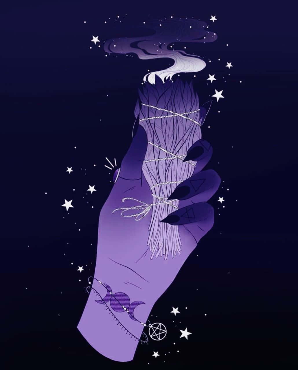 Witch Aesthetic 桌布 壁紙 — 一隻紫色插圖手拿著釋放煙霧的煙熏棒，背景是星空夜空，帶有月相紋身和五角星。